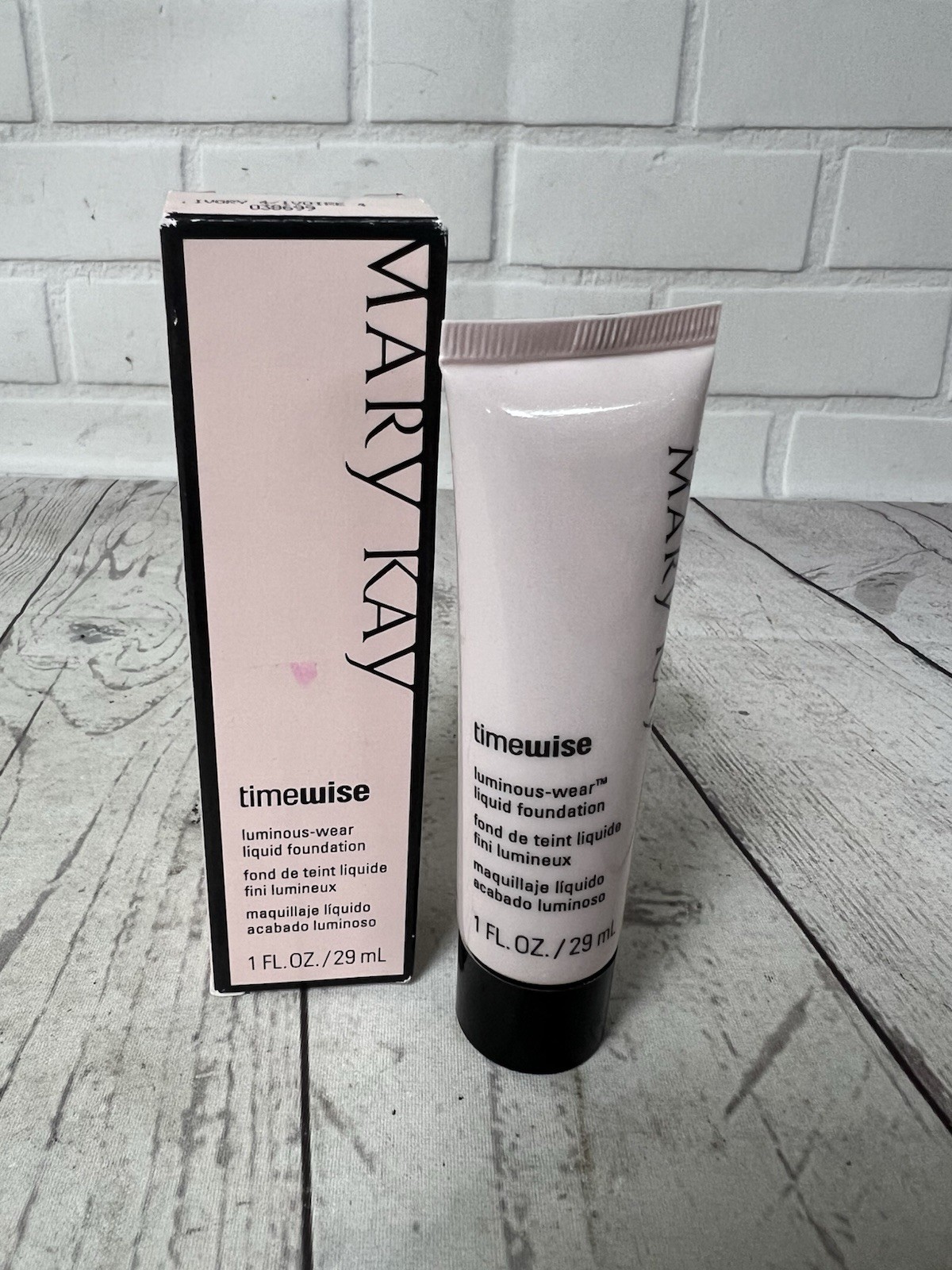 Mary Kay TimeWise Luminous-Wear Liquid Foundation – Ivory 4 038699 Normal To Dry