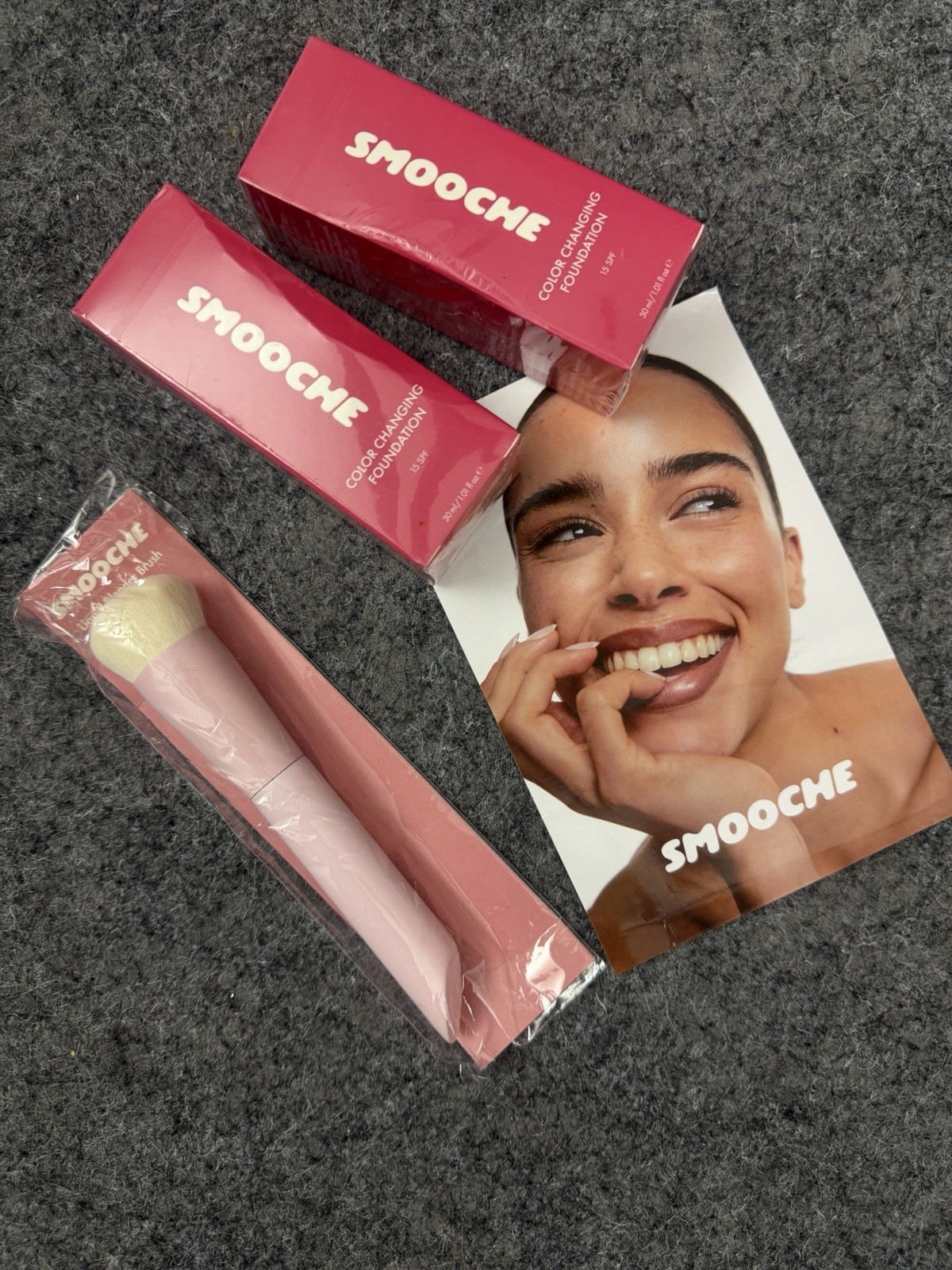 Smooche Color Changing Foundation & Makeup Blending Brush