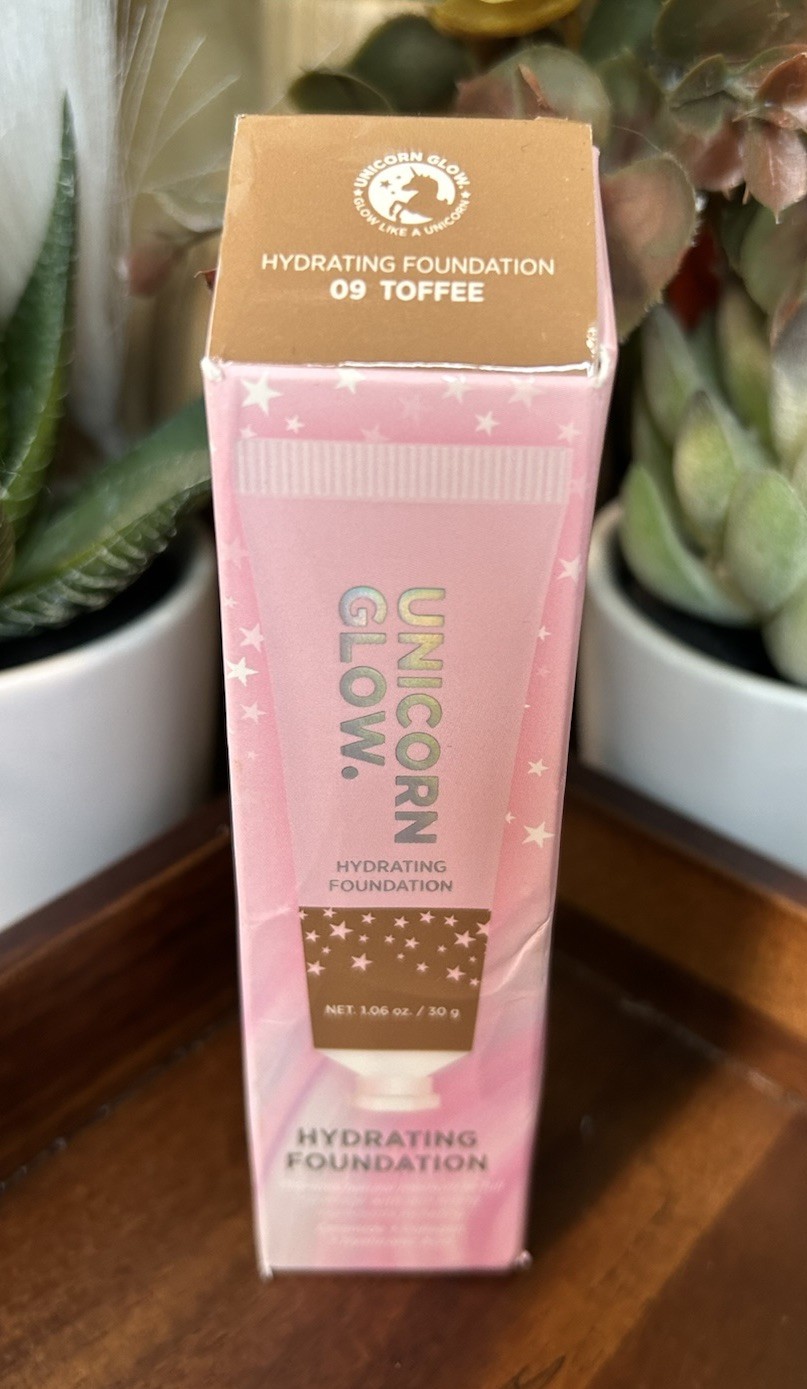Unicorn Glow Hydrating Foundation 09 Toffee