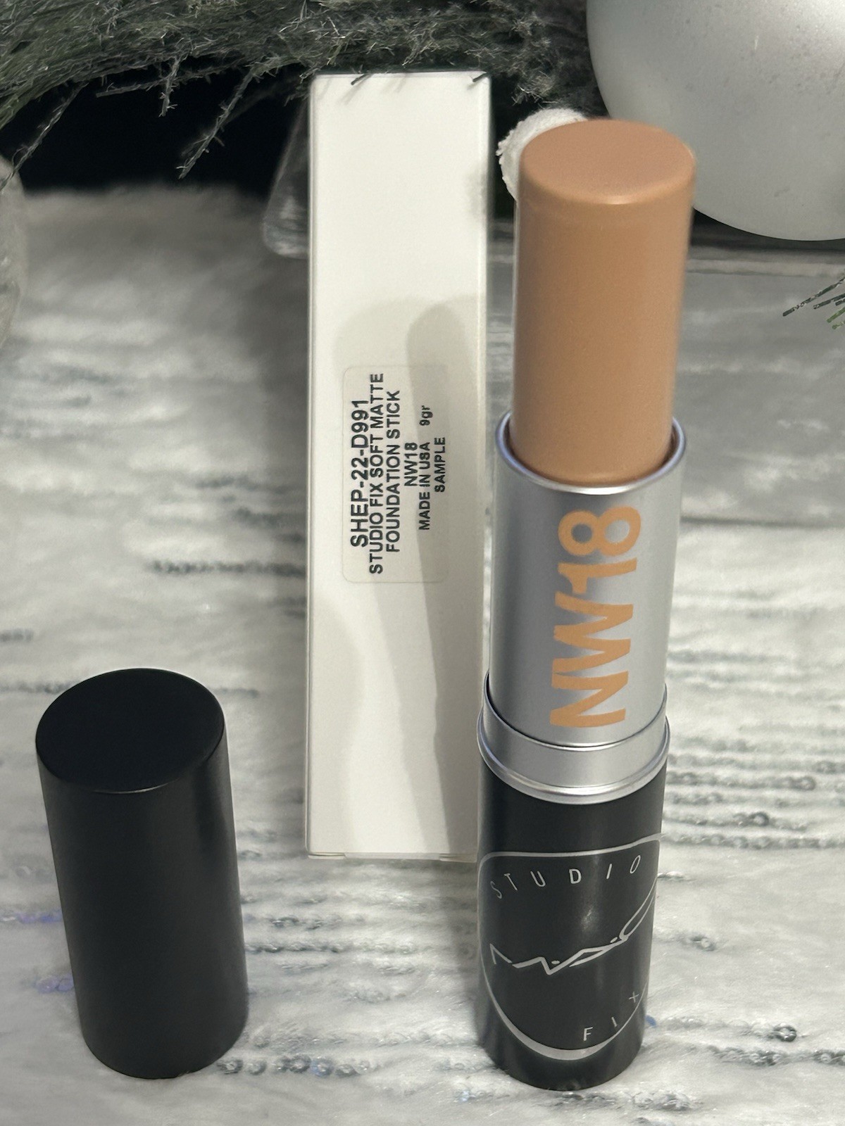 Mac Studio Fix Soft Matte Foundation Stick NW 18