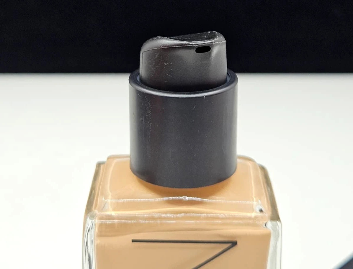 Nars Light Reflecting Foundation ~ LANAI Medium 2.25 ~ 30 ml / 1 fl oz – NEW