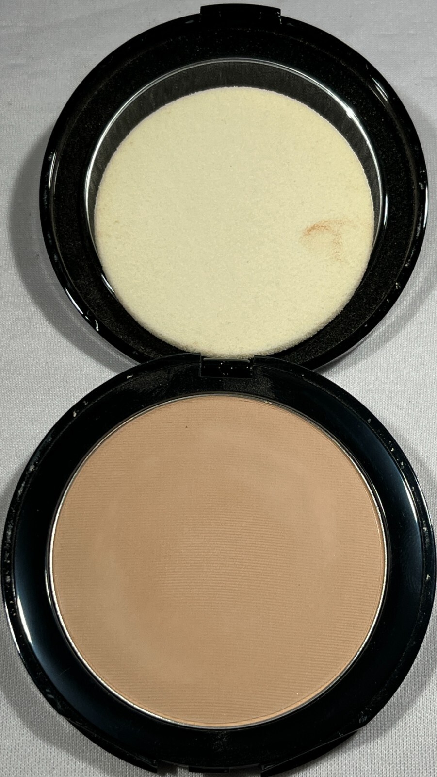 (AS IS) Glo-Minerals Pressed Base Powder Foundation, 0.35 oz. – Beige Medium