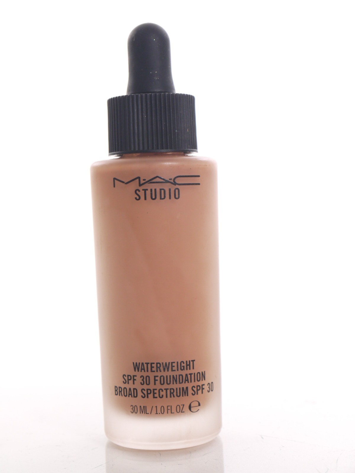 Mac Studio Waterweight SPF30 Foundation NW35 – Full Size 30mL / 1.0 Oz.READ
