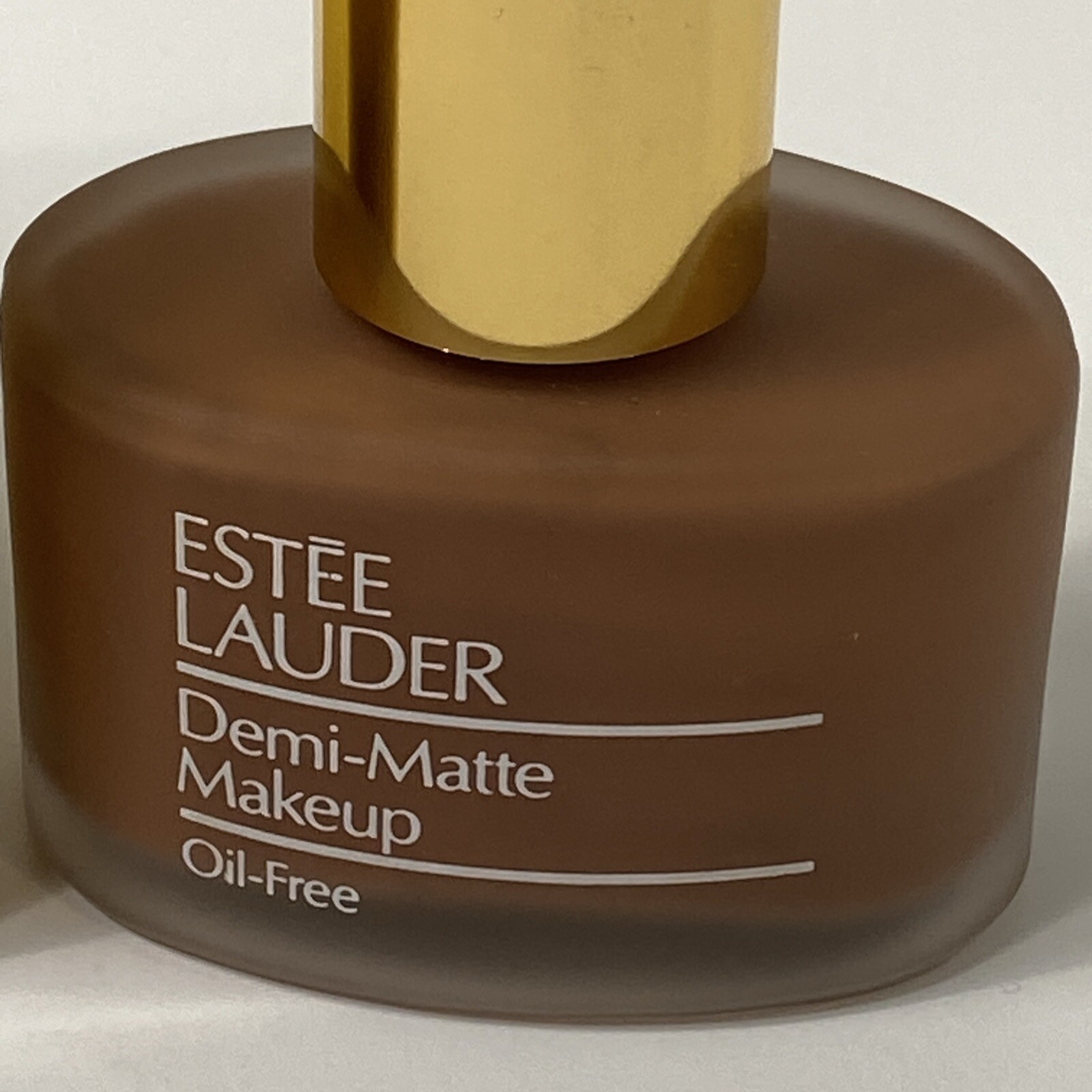 Estee Lauder Demi-Matte Makeup Oil Free Cocoa #16 Size 35 ml /1.25 oz New RARE