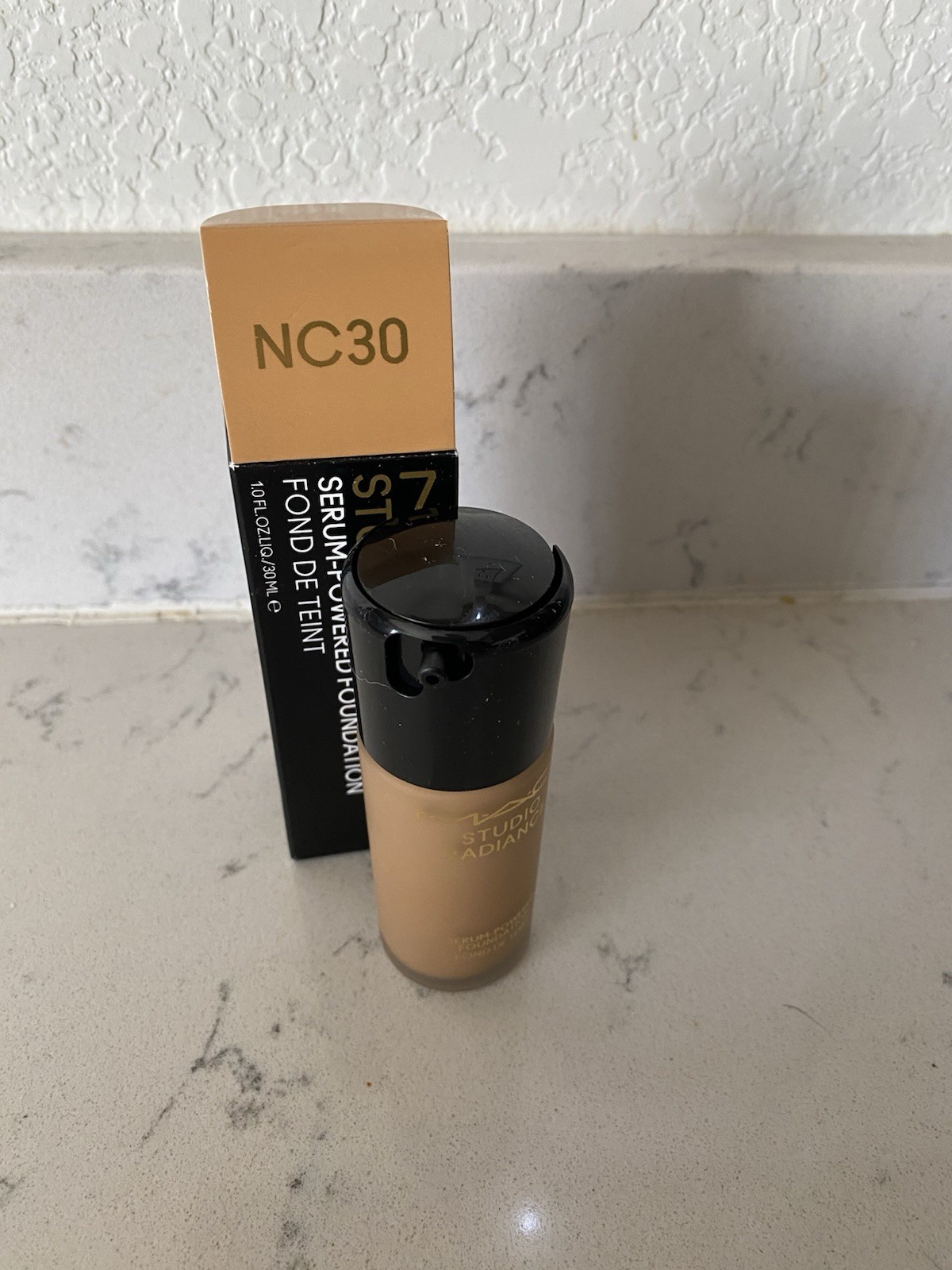 MAC Studio Radiance Serum Powdered Foundation – NC30
