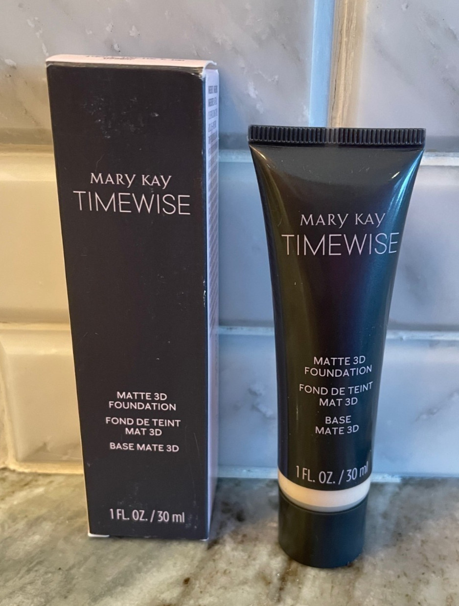 MARY KAY TIMEWISE Matte 3D Foundation Shade IVORY C 100 New in Box 099957