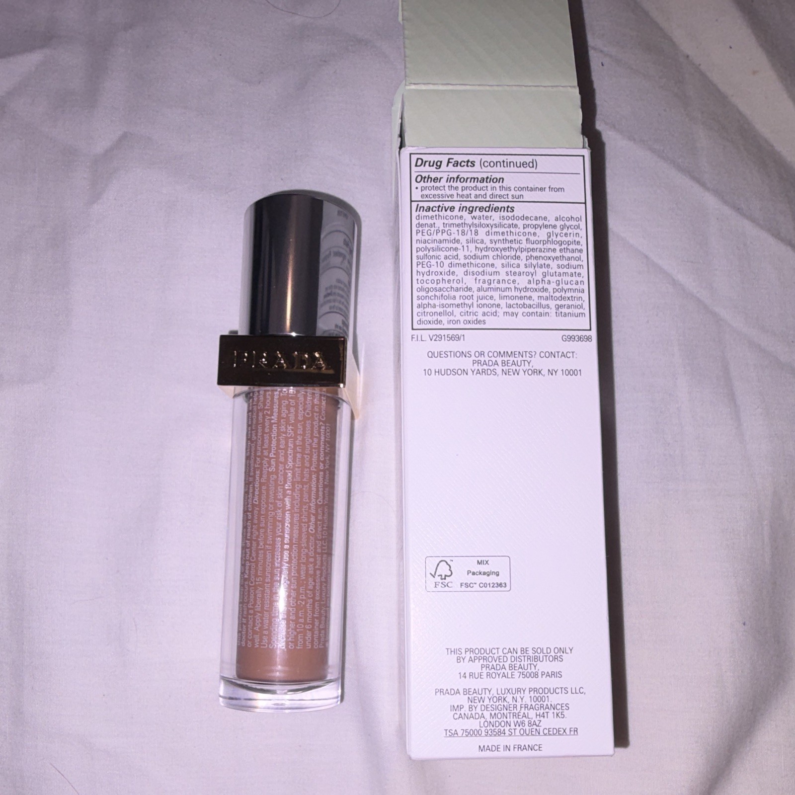 PRADA Reveal Liquid Foundation Medium Natural MC60 SPF 17 30ml / 1 fl oz
