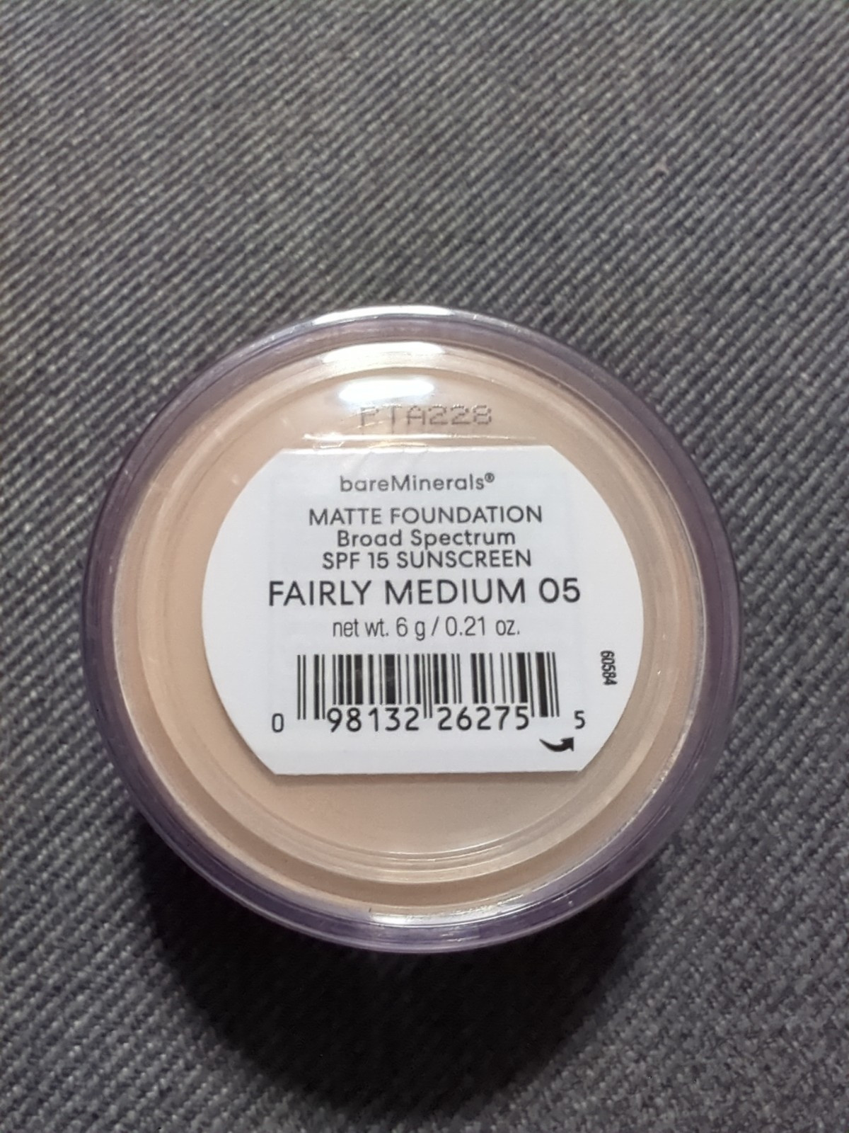 bare Minerals Matte Foundation Broad Spectrum SPF 15 Medium 10 0.21 oz