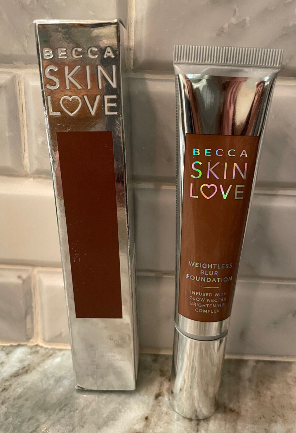 BECCA ~ SKIN LOVE WEIGHTLESS BLUR FOUNDATION ~ SIENNA ~ 1.23 OZ