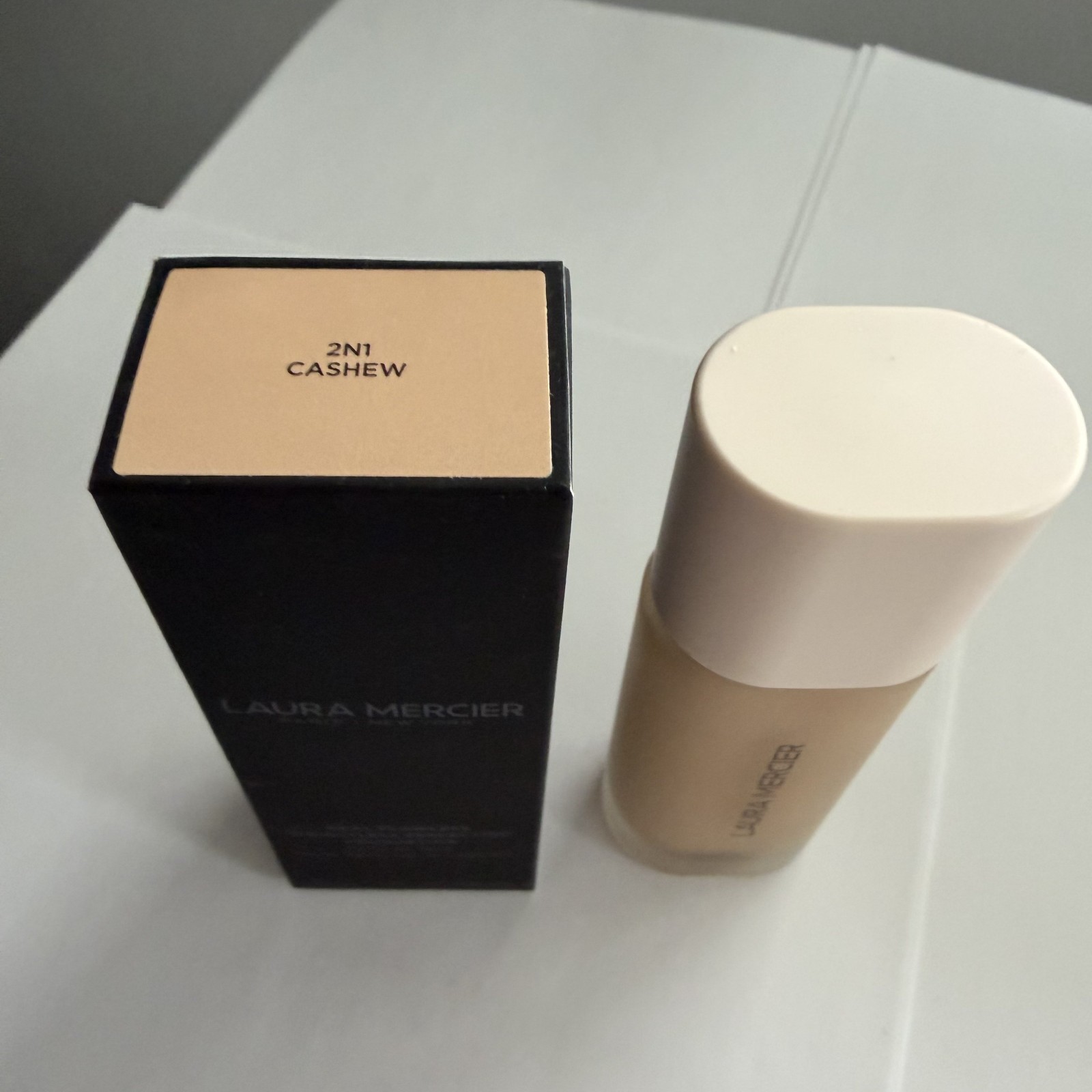 Laura Mercier Real Flawless Weightless Perfecting Foundation 2N1 Cashew 1 fl oz