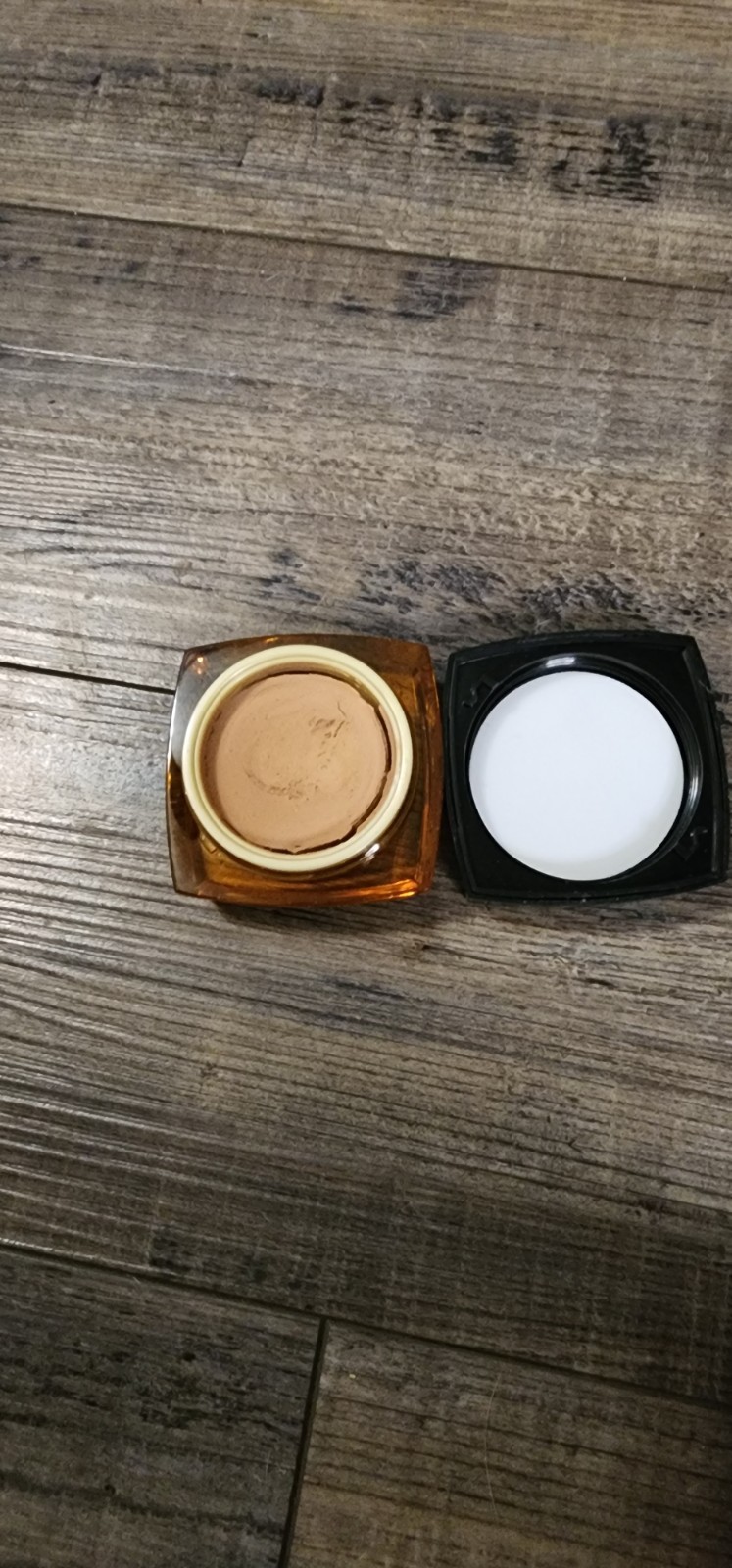 Signature Club A Breathable Makeup Shade 2 Med/Olive. Box34