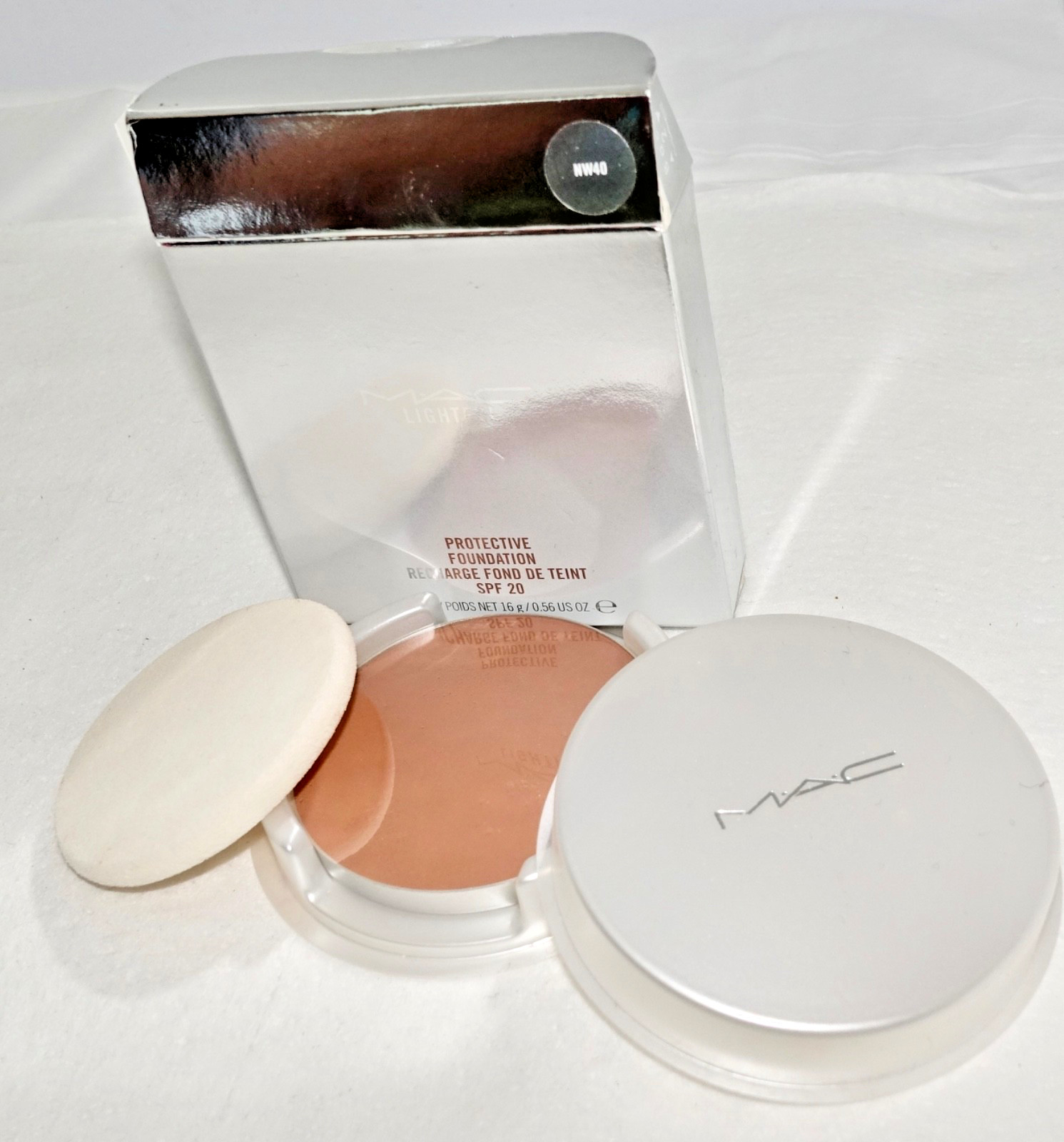 Mac Lightful Protective Foundation Refill ~ NW40~ .56oz NIB Discontinued Vintage