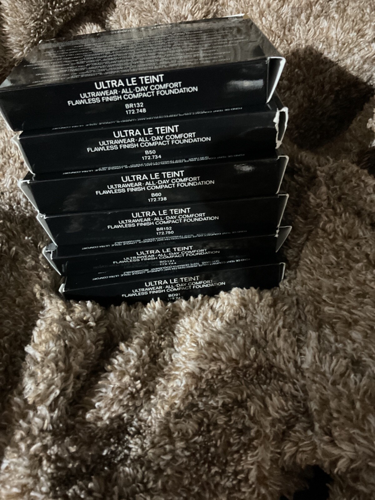 Chanel Ultra Le Teint Ultrawear, Flawless Finish compact foundation, Dif. Colors