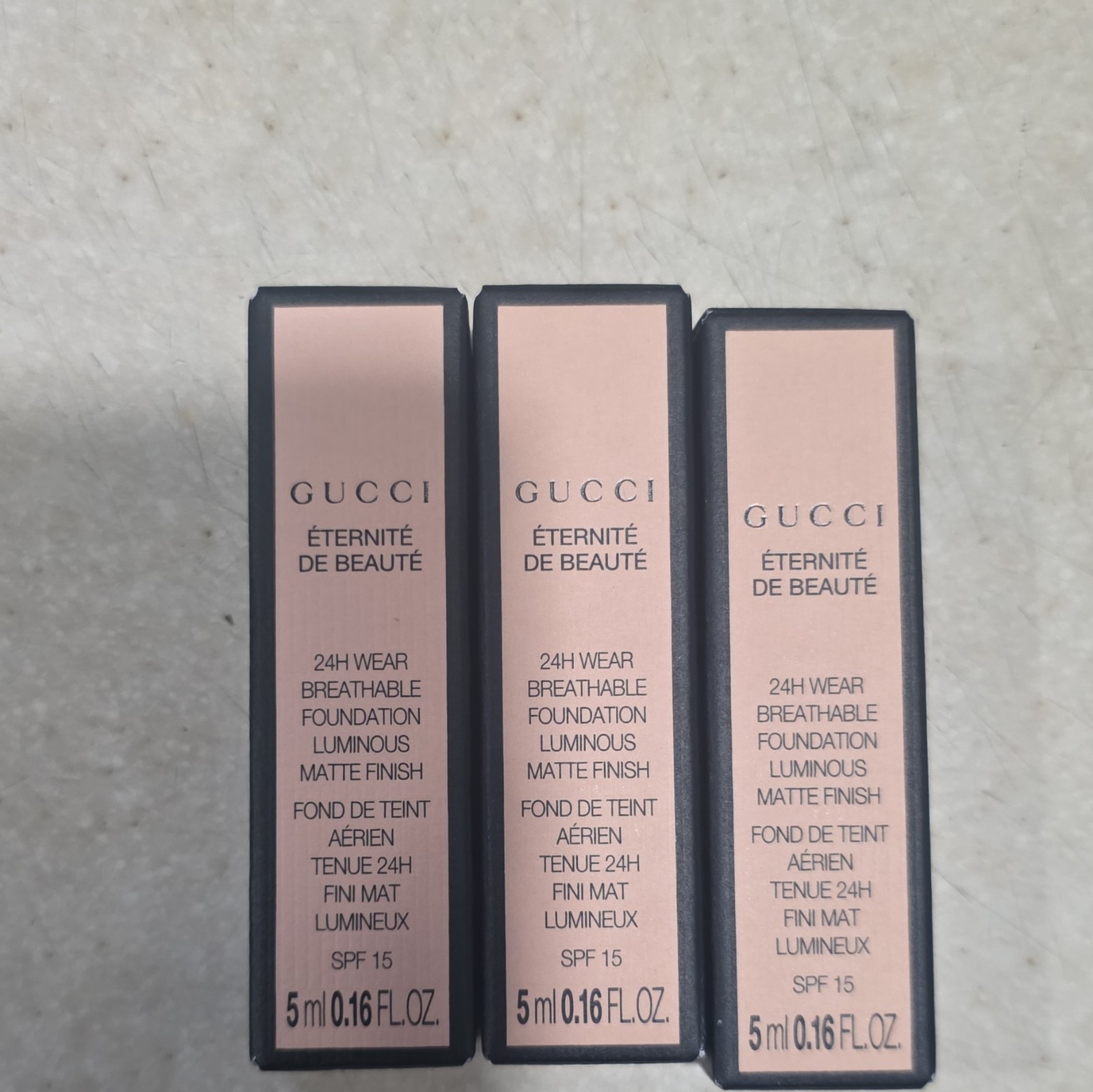 Gucci Éternité de Beauté 24H Breathable Full Coverage Foundation SPF 15 220W