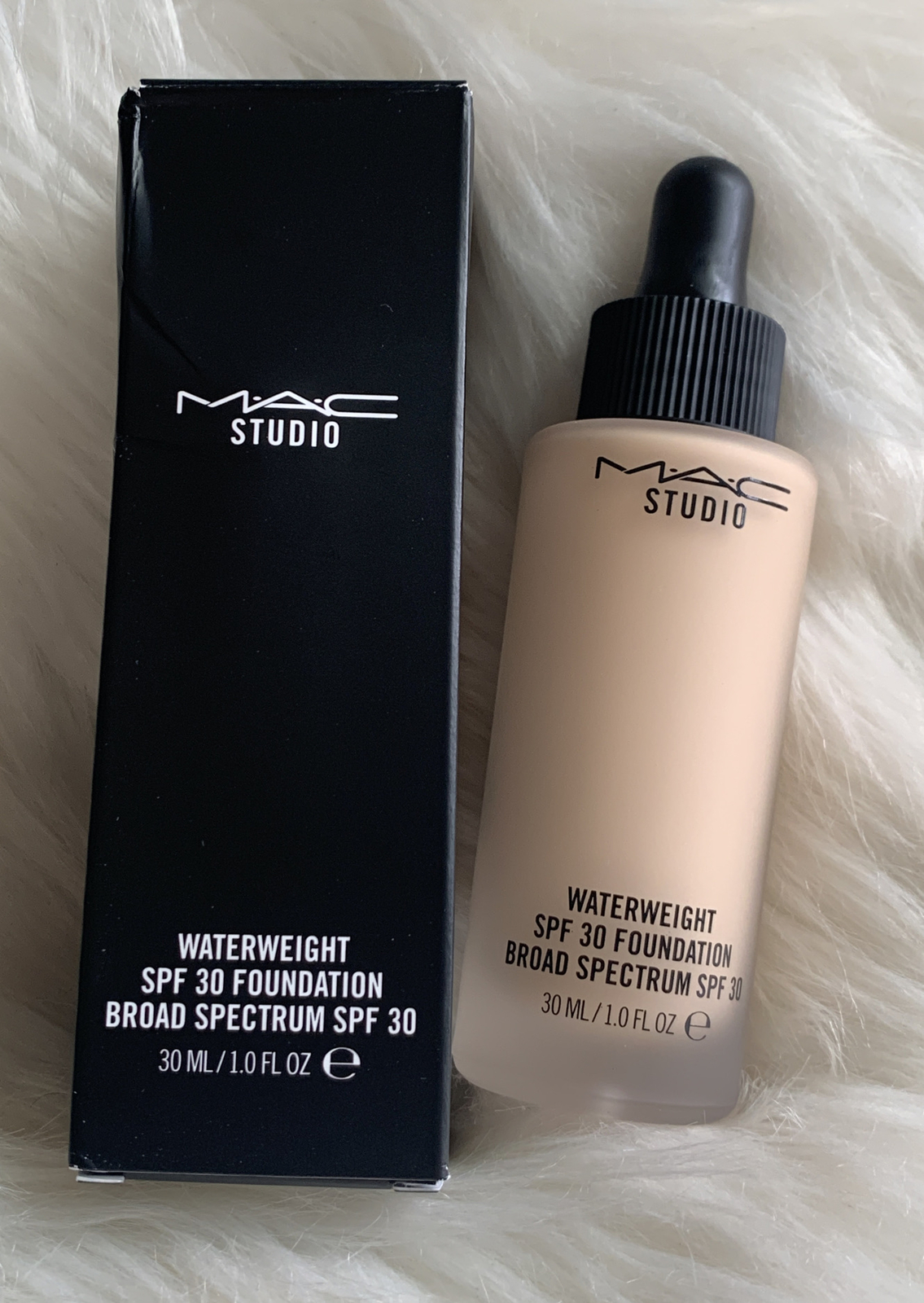 MAC Studio Waterweight SPF30 Foundation NC20 ~ 30ml/1oz Full Size NIB