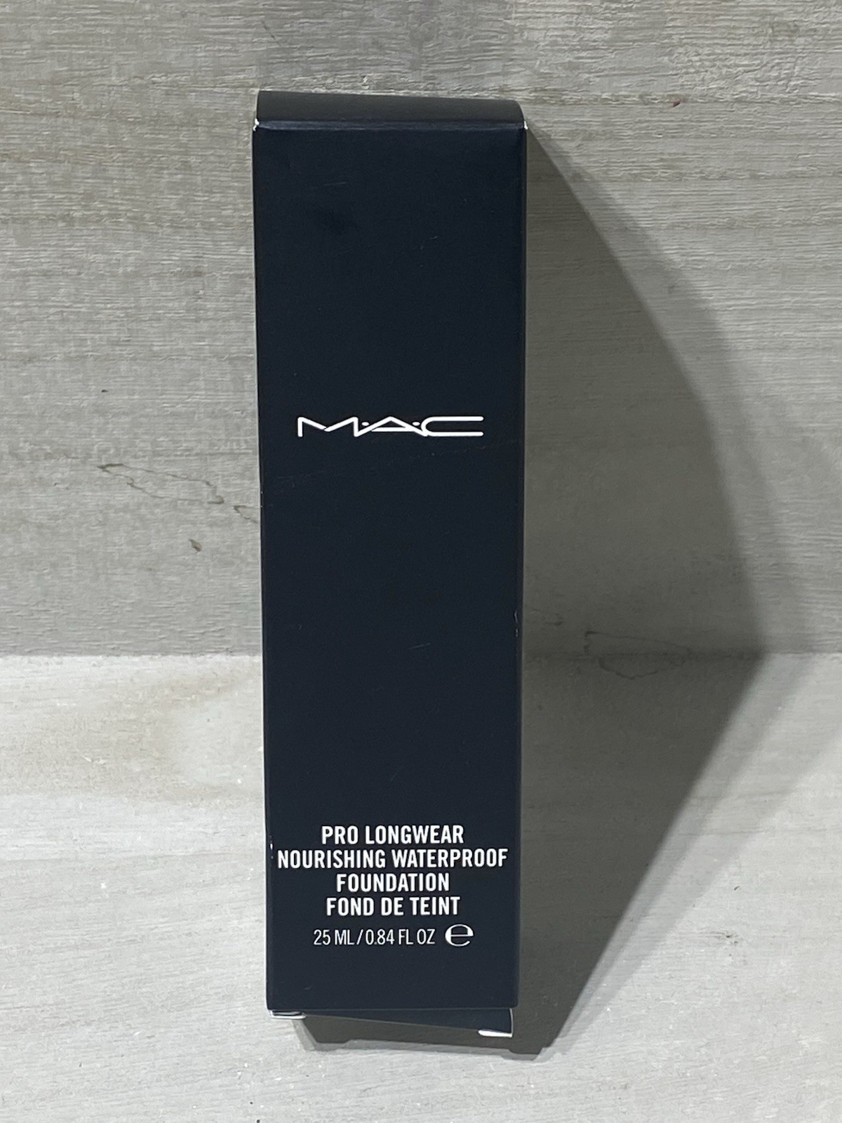 MAC Pro Longwear Nourishing Waterproof Foundation 0.84oz NC15