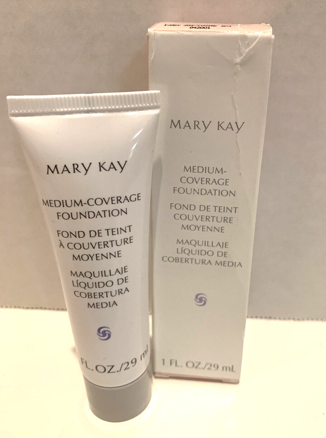 Mary Kay Medium Coverage Foundation Ivory 100 Wide Gray Lid #041995
