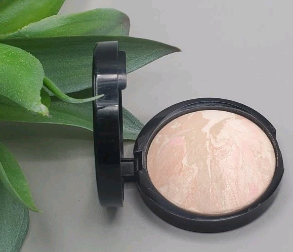 Laura Geller Baked Balance N Glow Illuminating Foundation Porcelain 0.28 oz New