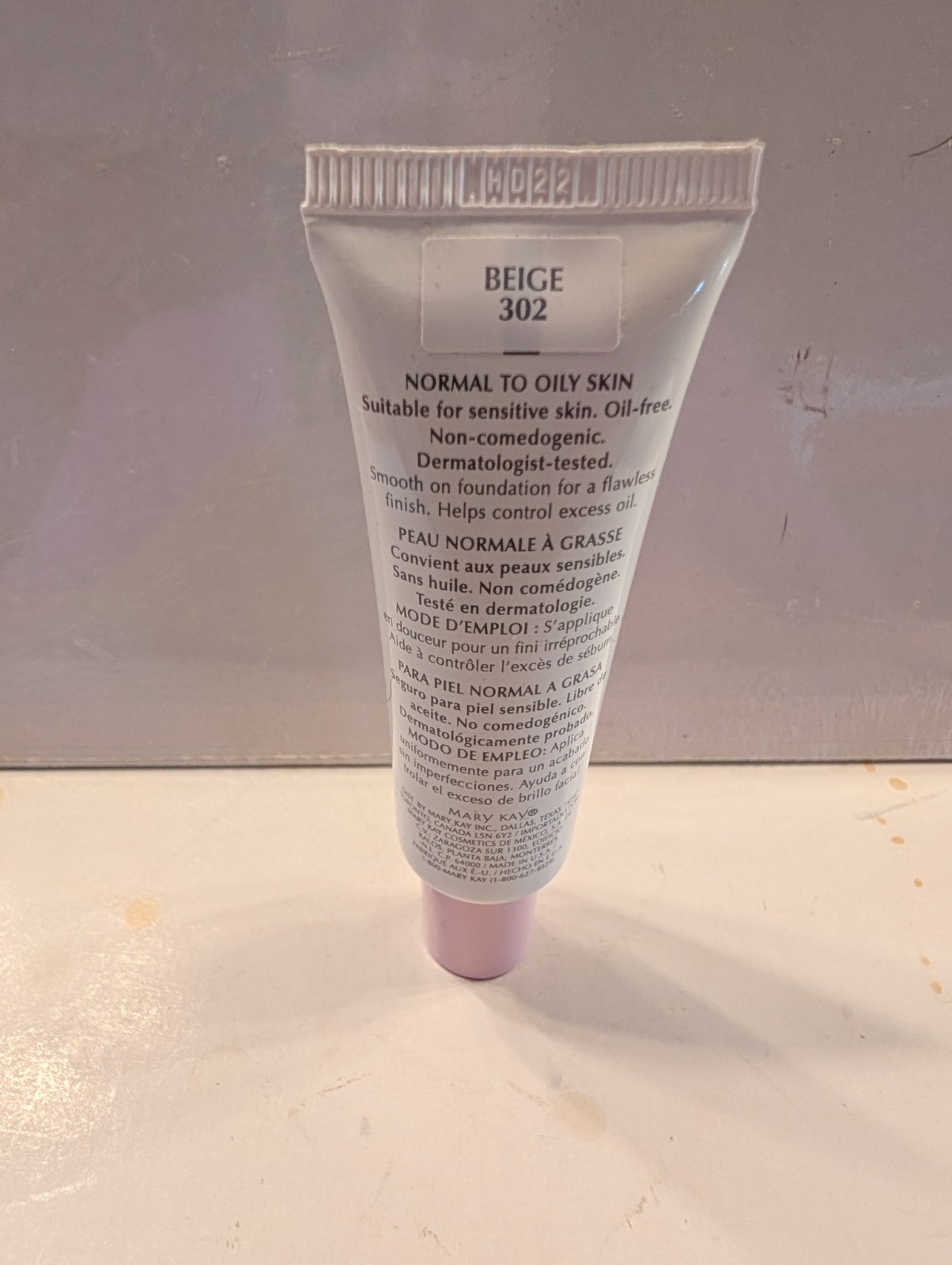 Mary Kay Medium Coverage Foundation, Beige 302, Pink Cap