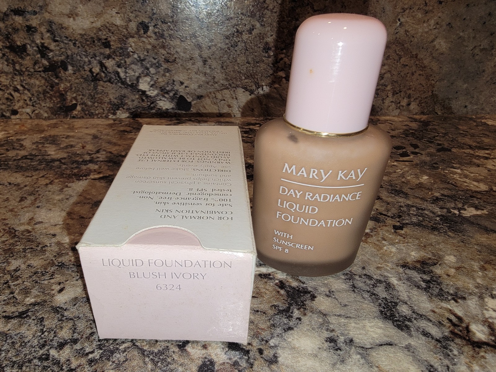 Mary Kay Day Radiance Liquid Foundation 6324 Blush Ivory with SPF8 1 Fl oz NOS