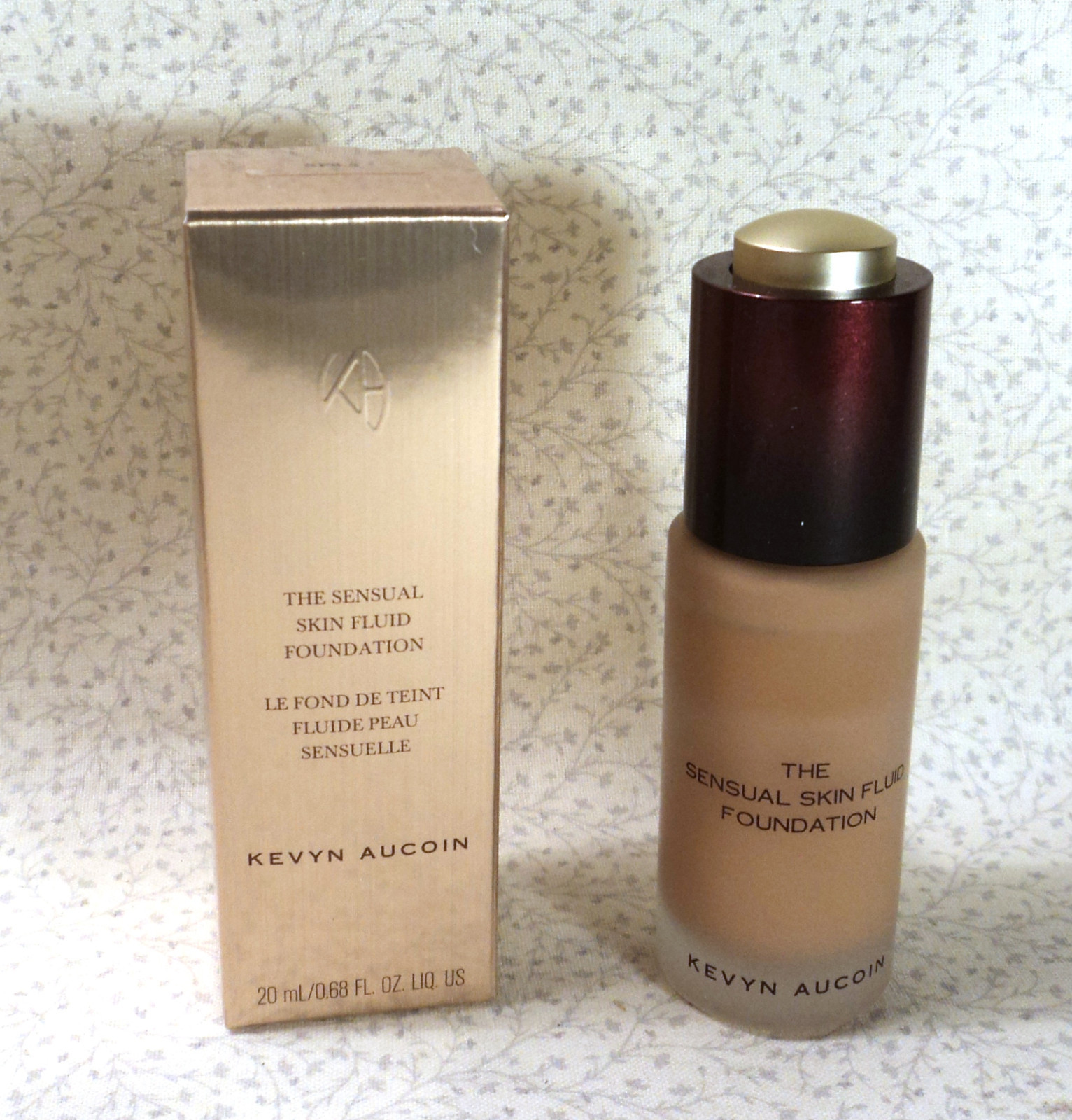 Kevyn Aucoin The Sensual Skin Fluid Foundation – SF8.5 – 0.68 oz. – Boxed