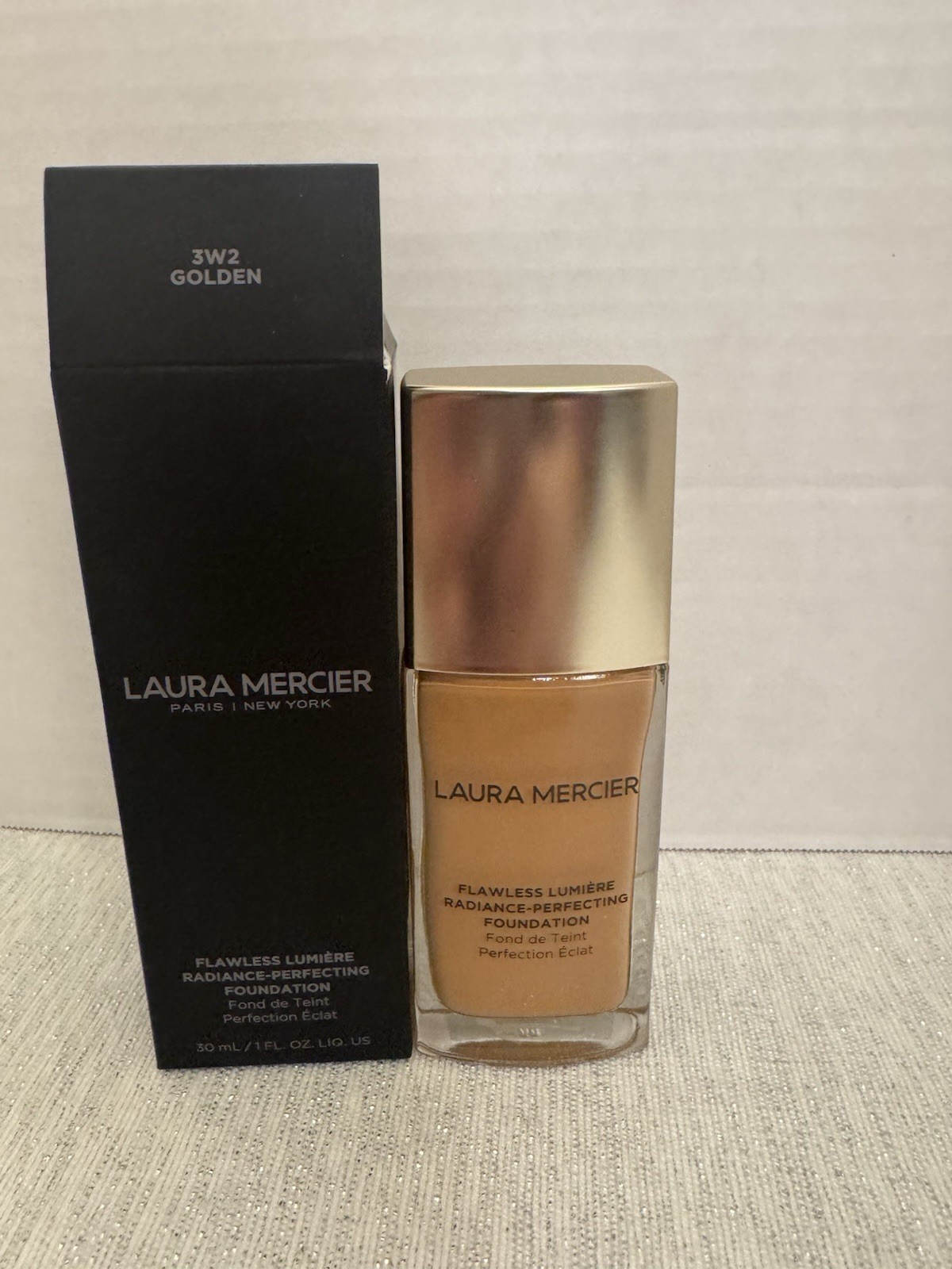3W2 Golden Laura Mercier Flawless Lumiere Radiance Perfecting Foundation 3W2