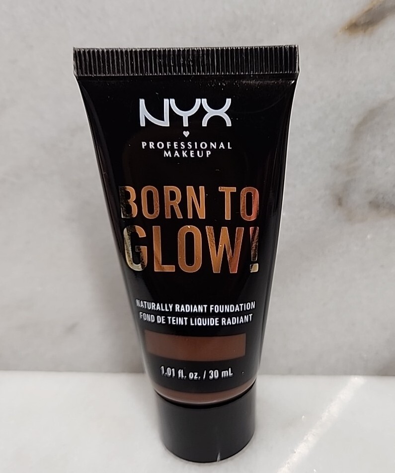 NYX PROFESSIONAL Born To Glow Naturally Radiant Foundatio #BTGRF22.7 DEEP WALNUT