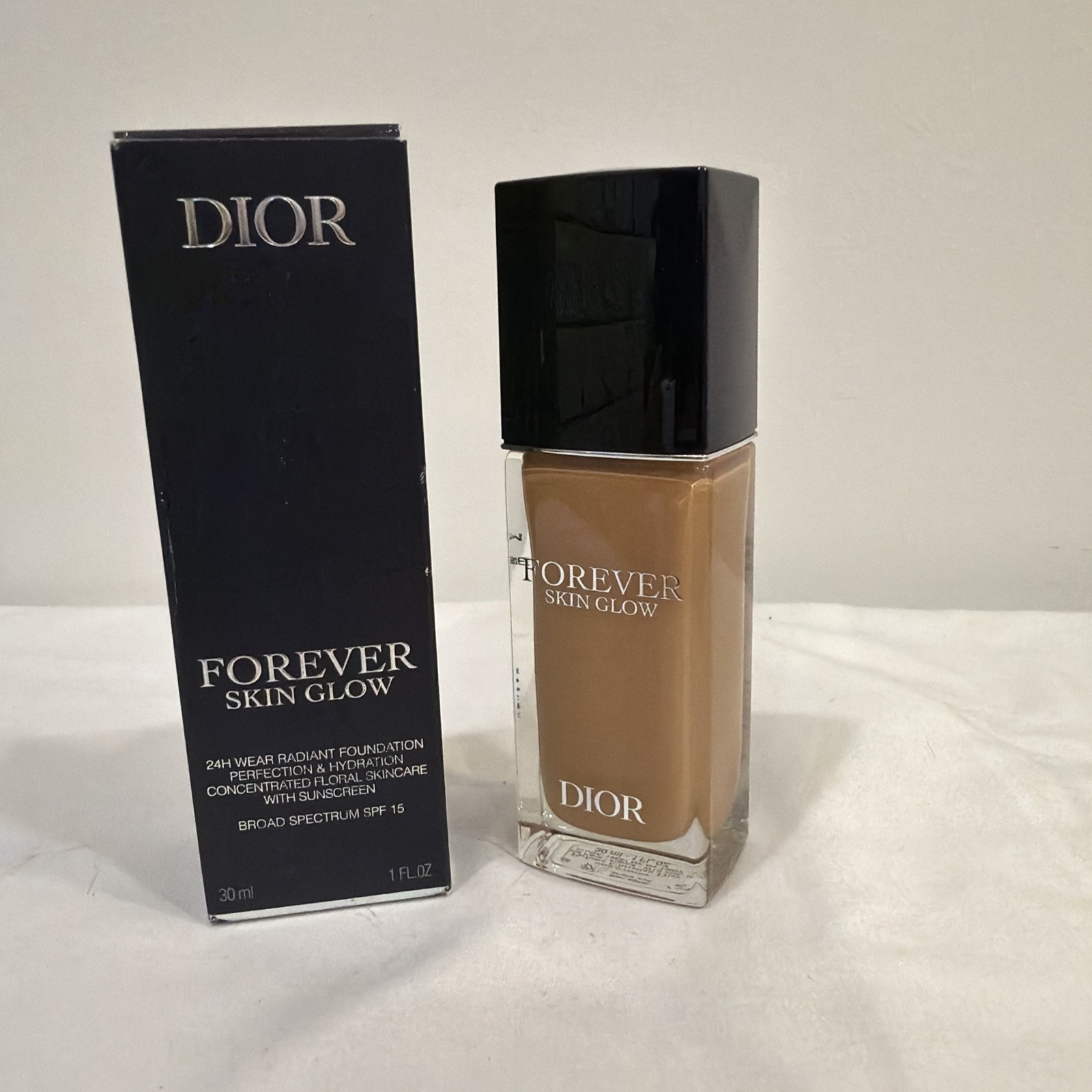 Dior Forever Skin Glow 24H Wear Radiant Foundation 4W Warm Glow 1 fl oz BNIB