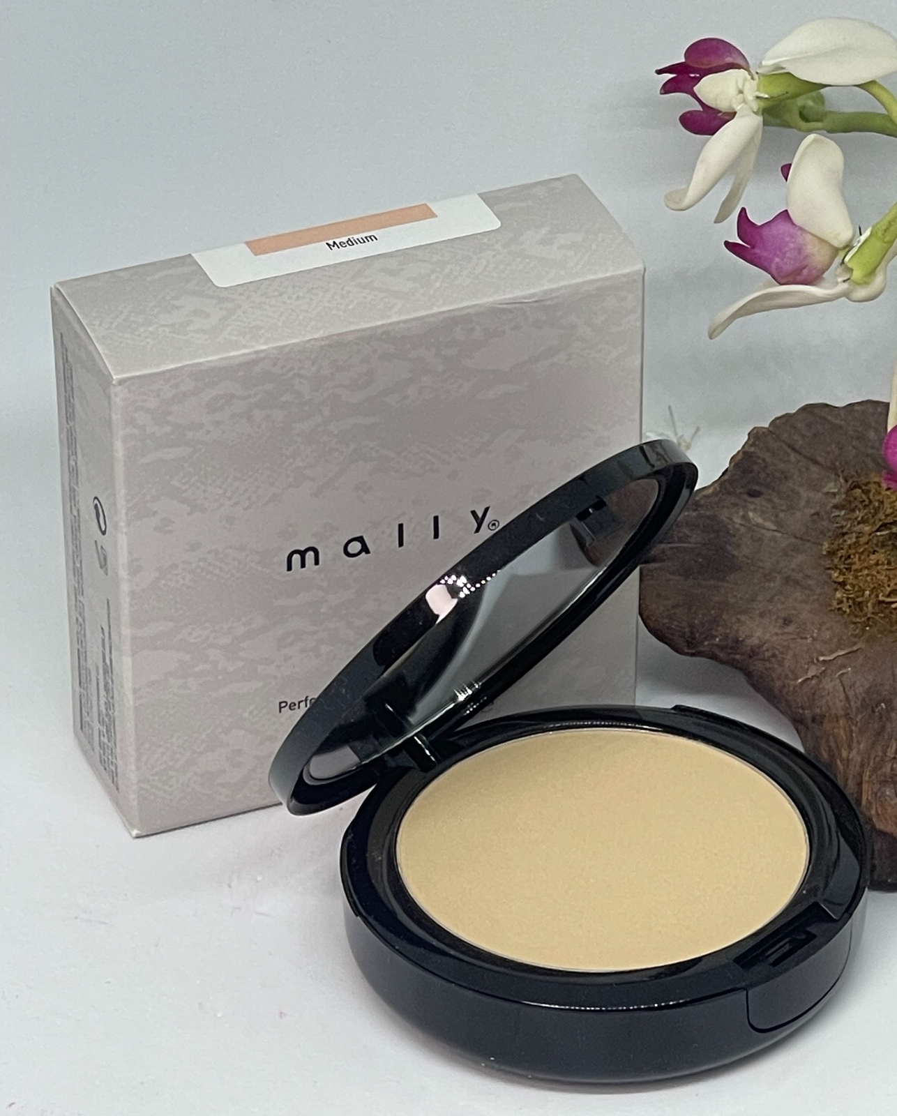 Mally Smooth Skin Perfecting Powder Foundation – Medium – .35 oz – New in Box