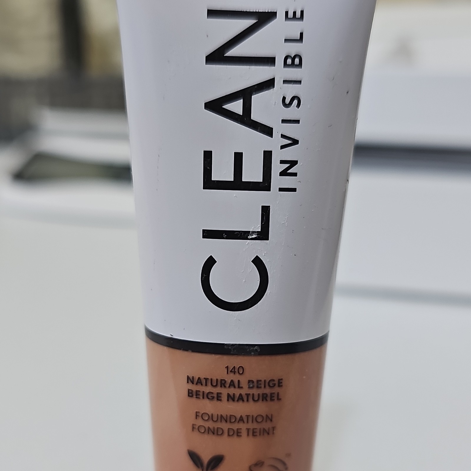 CLEAN INVISIBLE Foundation – Shade Natural Beige, Model 140 Natural Beige