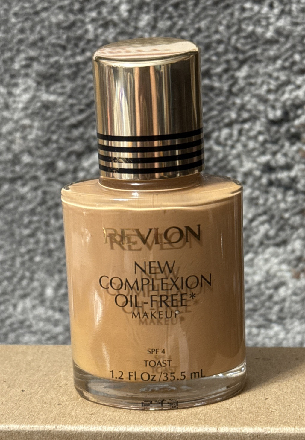 REVLON New Complexion Oil Free Liquid Makeup ~TOAST