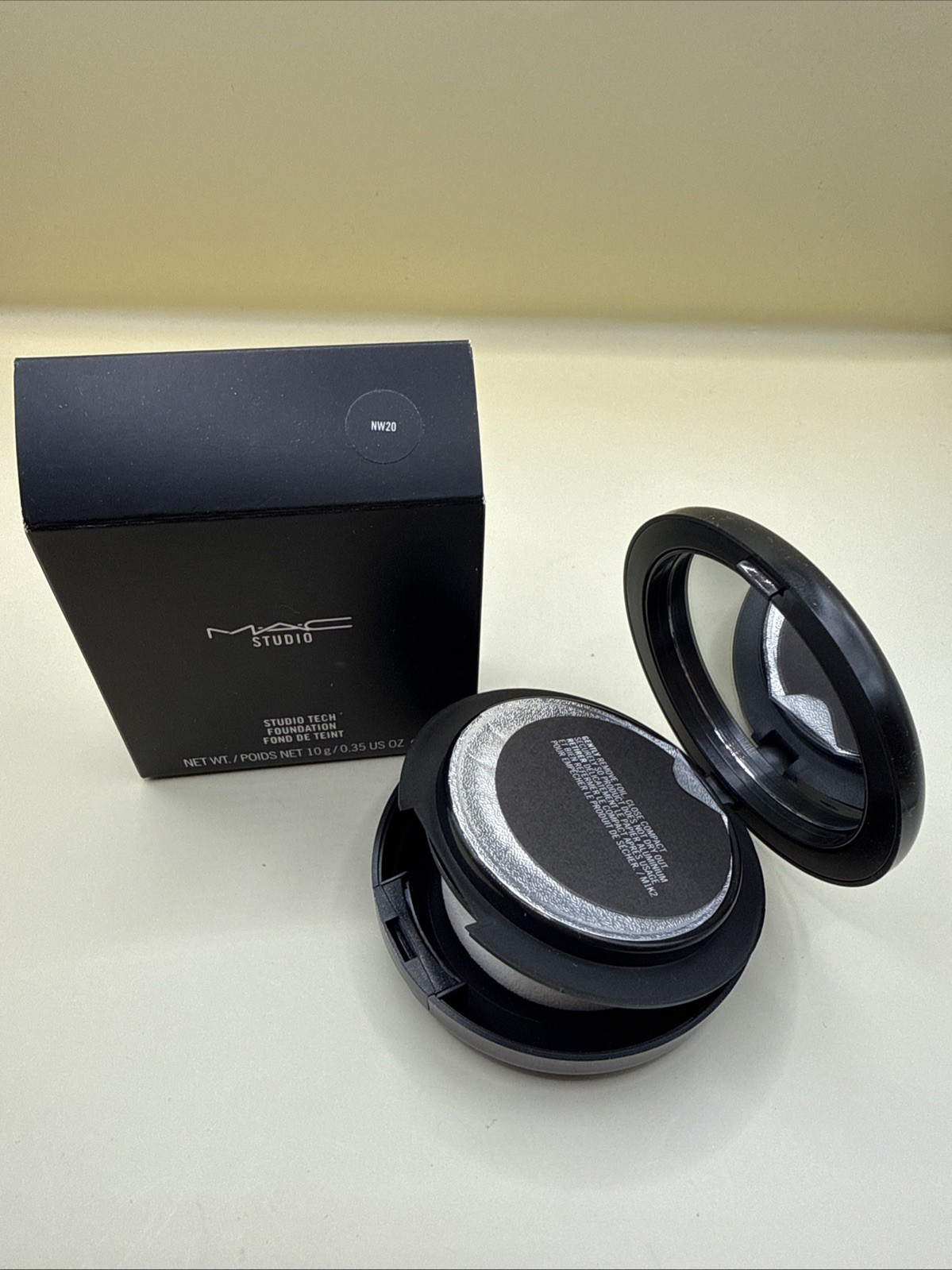 MAC Studio Tech Foundation Face Powder BNIB 10g/0.35oz. NW20