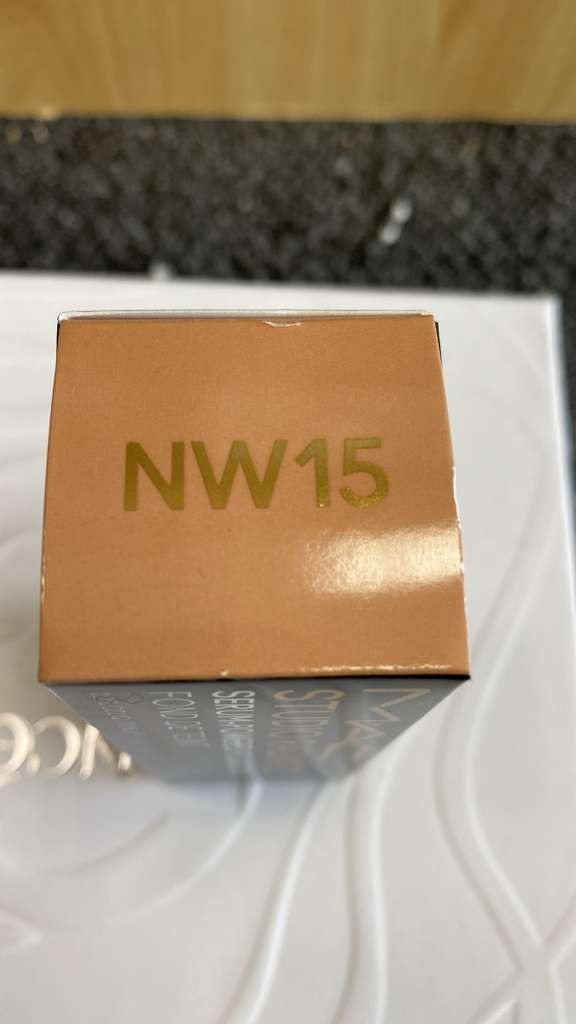 NEW Mac studio radiance serum powered foundation NW15 1OZ;30ML