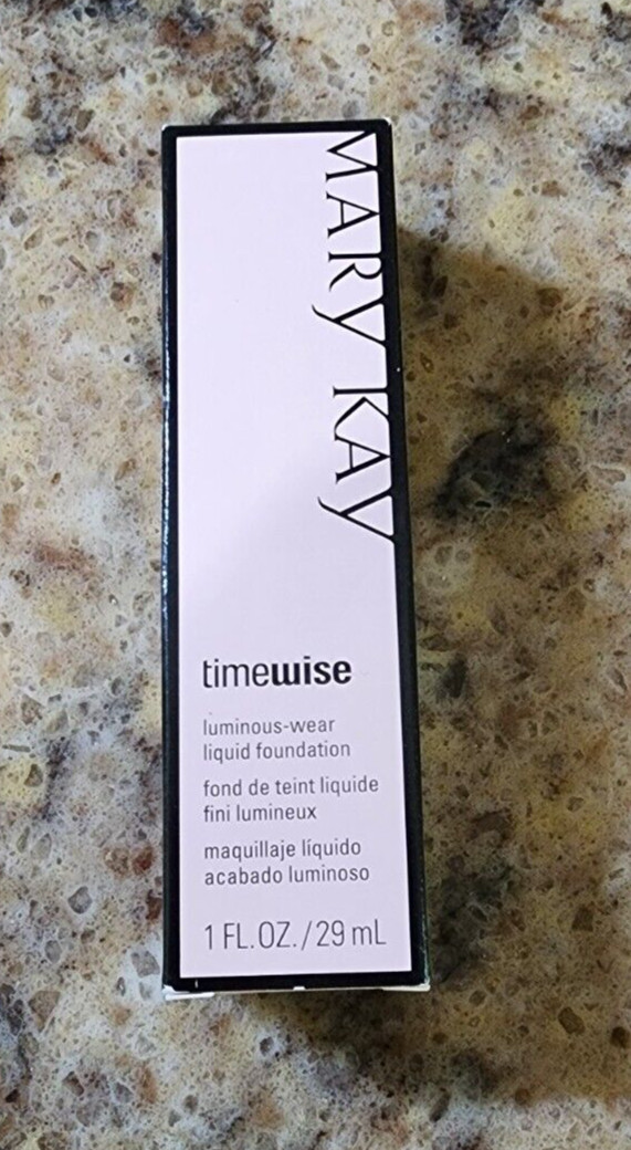 Mary Kay Timewise Matte Wear Liquid Foundation 1 Oz Ivory 4 Normal to Dry 038699