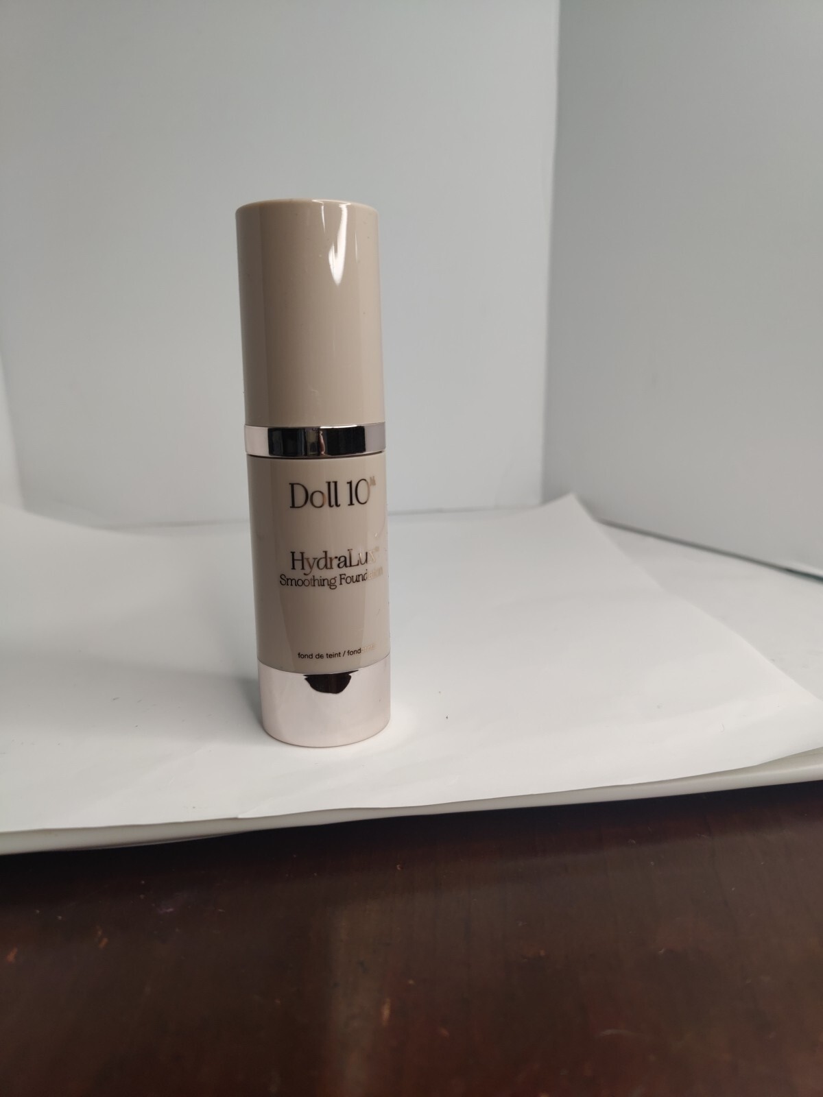 Doll 10 HydraLuxe Smoothing Foundation 1 Fl Oz Shade Medium