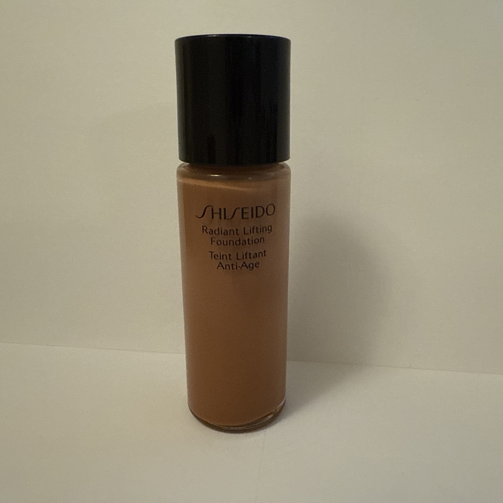 Shiseido Radiant Lifting Foundation Firming 15ml Anti-Wrinkle Golden Brown D10