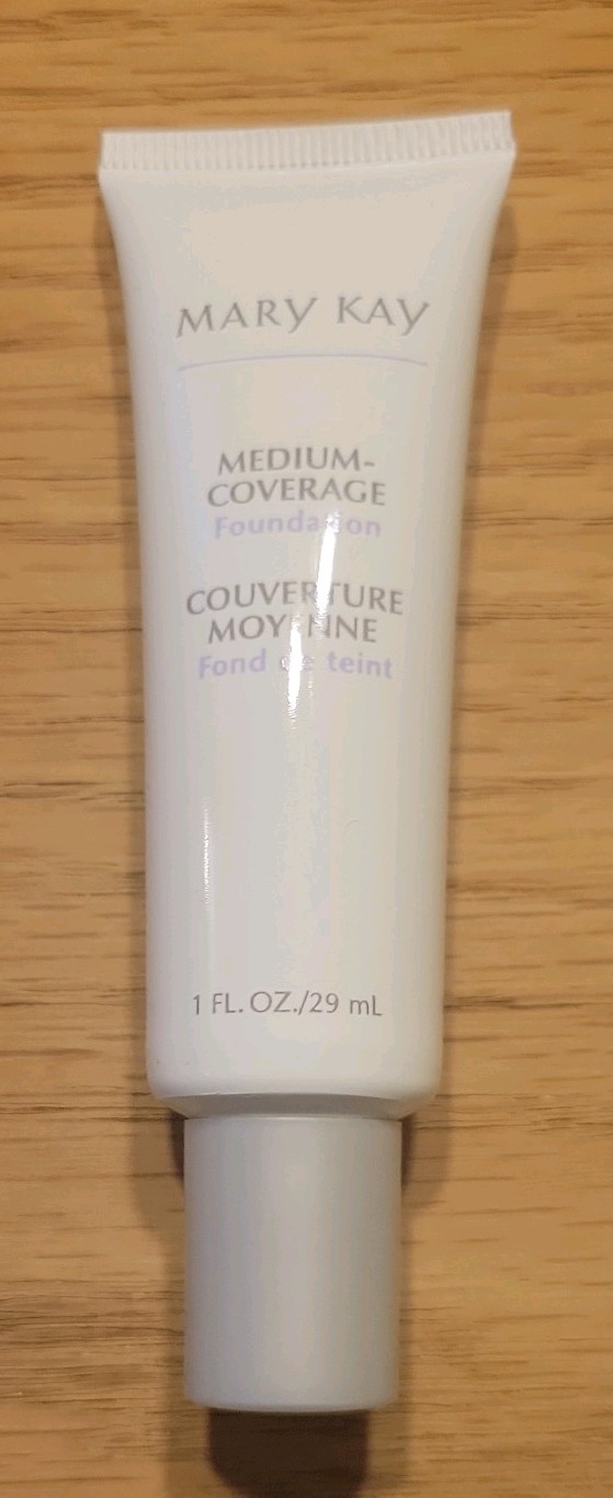 Mary Kay Medium-Coverage Foundation Ivory 105 303600