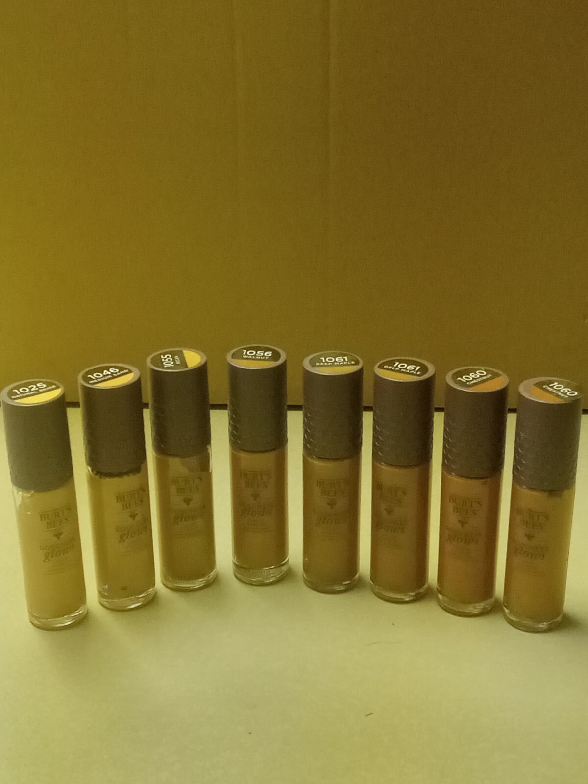 Lot Of 8 Burt’s Bees Goodness Glows Liquid Makeup 1025, 1046,1055,1056,1061,1060