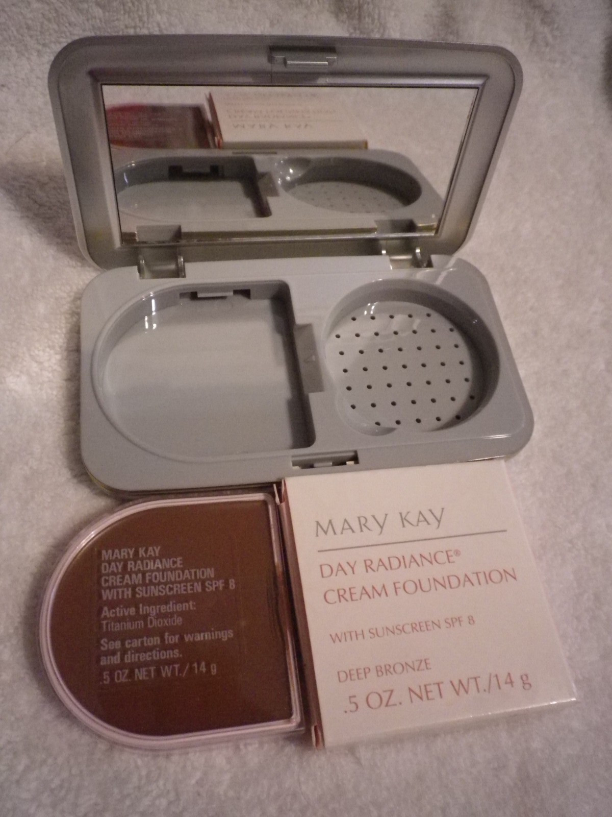 Vintage Mary Kay Day Radiance Cream Foundation SPF 8 Deep Bronze mirror compact