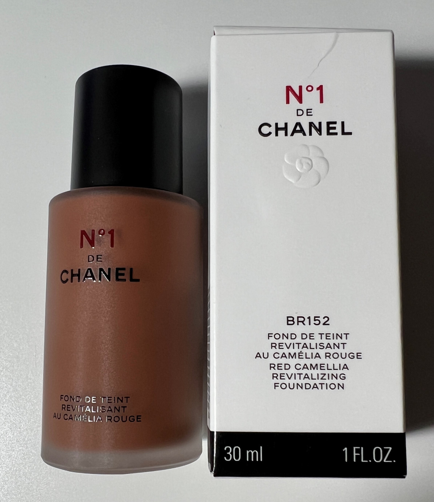 CHANEL BR152 No1 De Chanel Red Camellia Revitalizing Foundation New in Box
