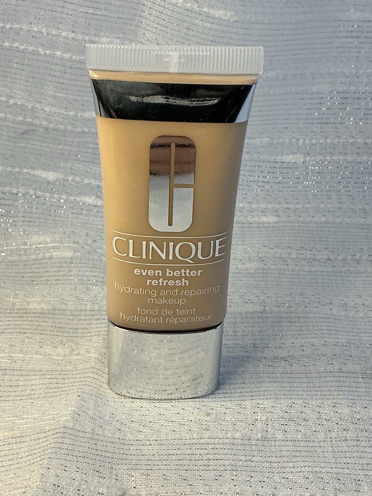 Clinique Even Better Refresh Hydrating and Repairing Makeup – CN 28 Ivory AS IS