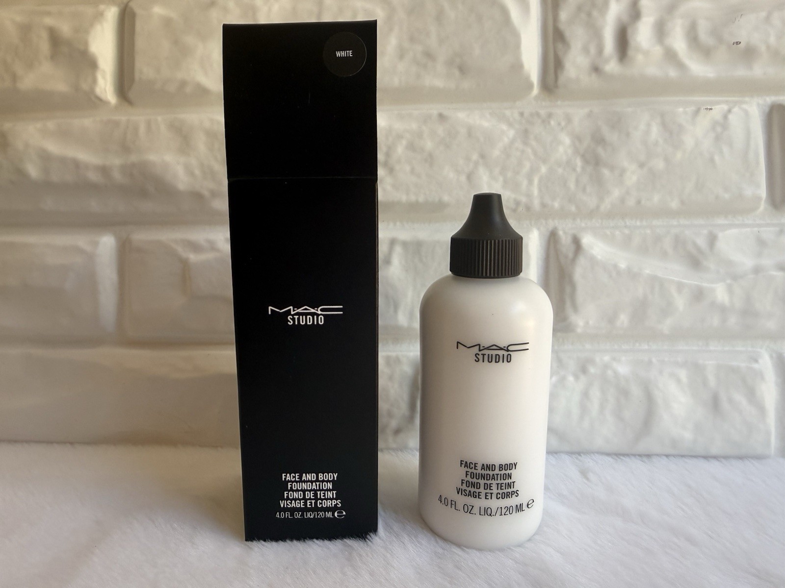 MAC Studio Face and Body Foundation (WHITE) 4oz/120ml NIB