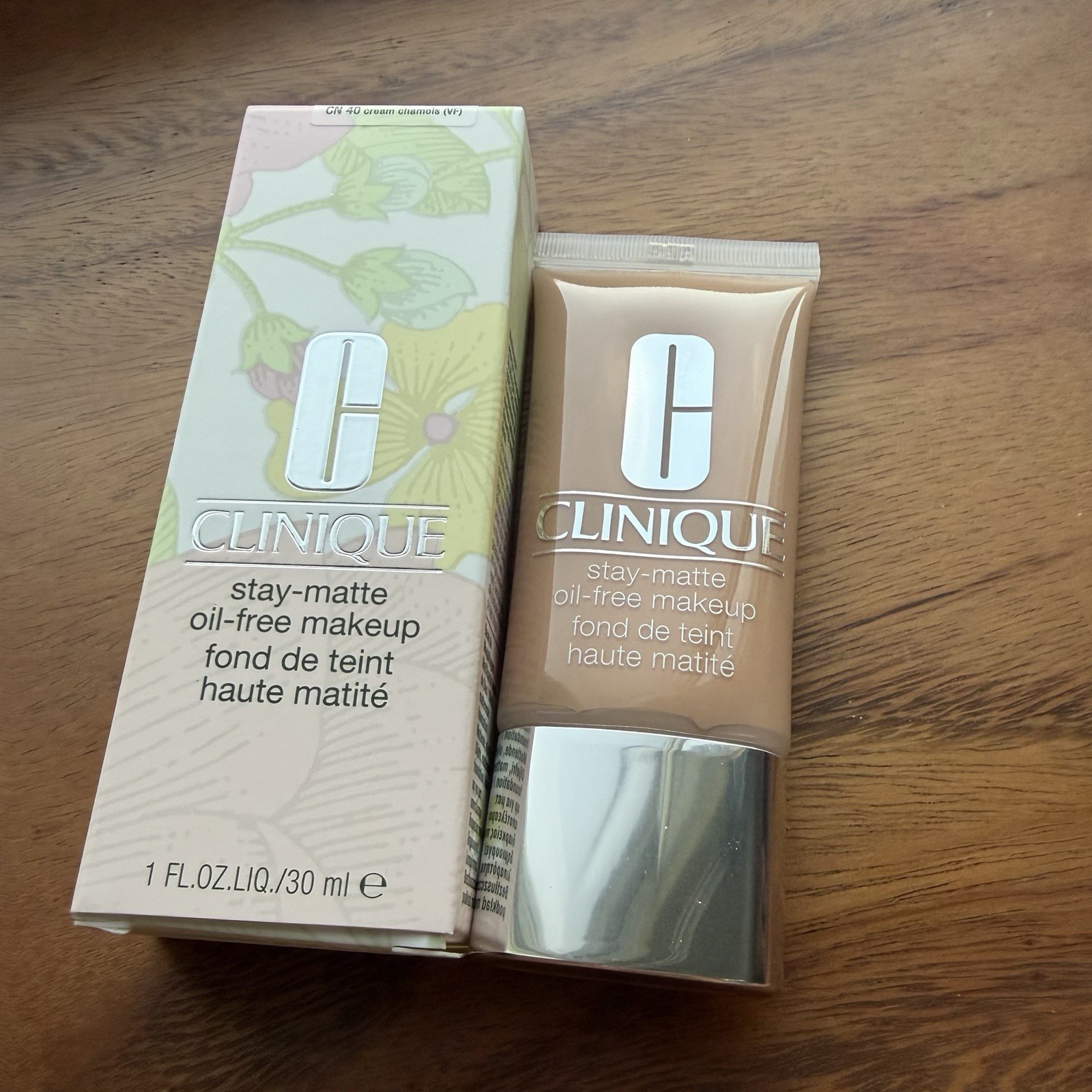Clinique Stay-Matte Oil-Free Makeup Foundation CN 40 Cream Chamois Rare Disco