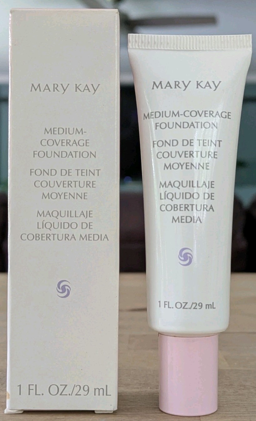 Mary Kay Medium Coverage Foundation Ivory 202 Pink Cap Oil New in Box 356800