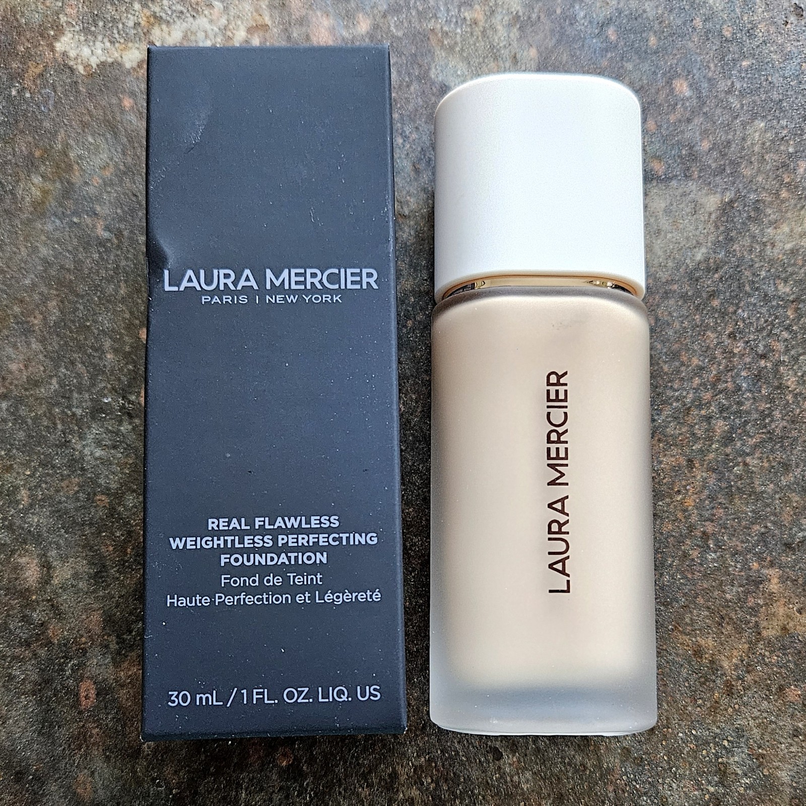 Laura Mercier ECRU 2C1 Real Flawless Weightless Perfecting Foundation 1 oz NIB!