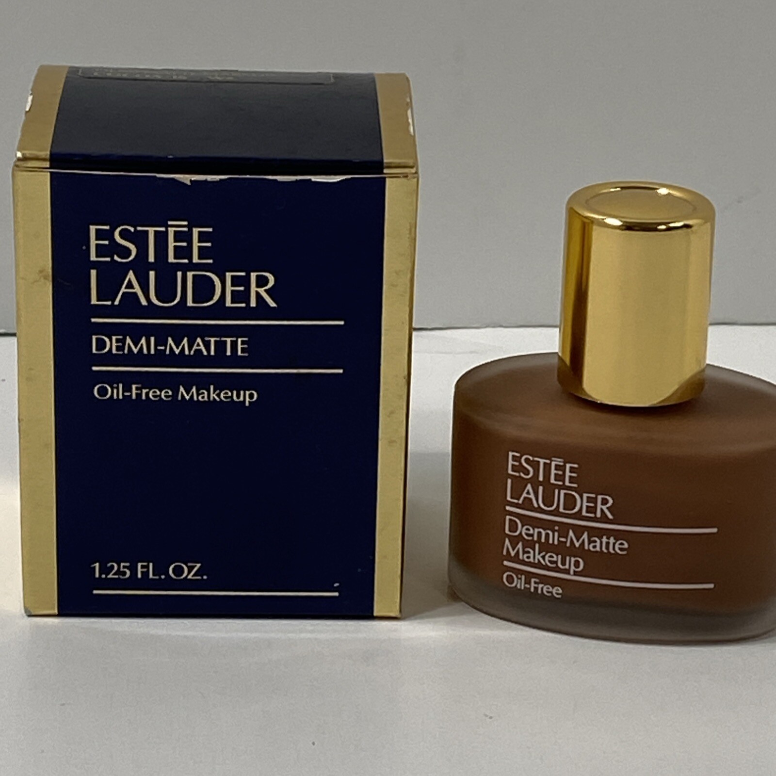 Estee Lauder Demi-Matte Makeup Oil Free Cocoa #16 Size 35 ml /1.25 oz New RARE