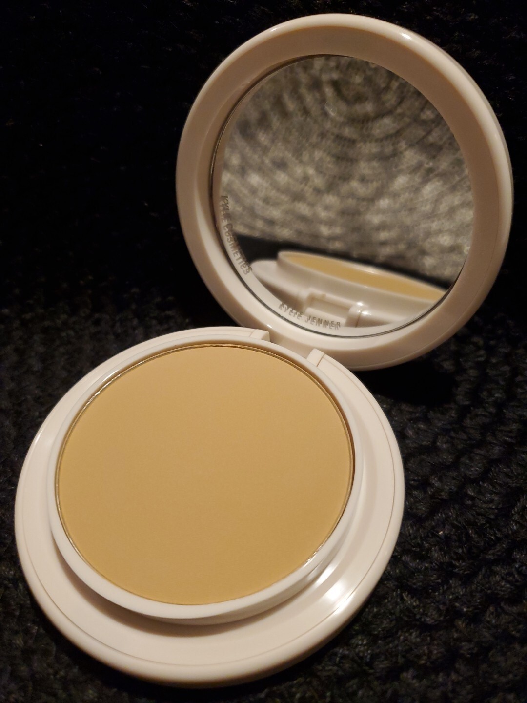 Kylie Cosmetics 6W Blur Powder Foundation