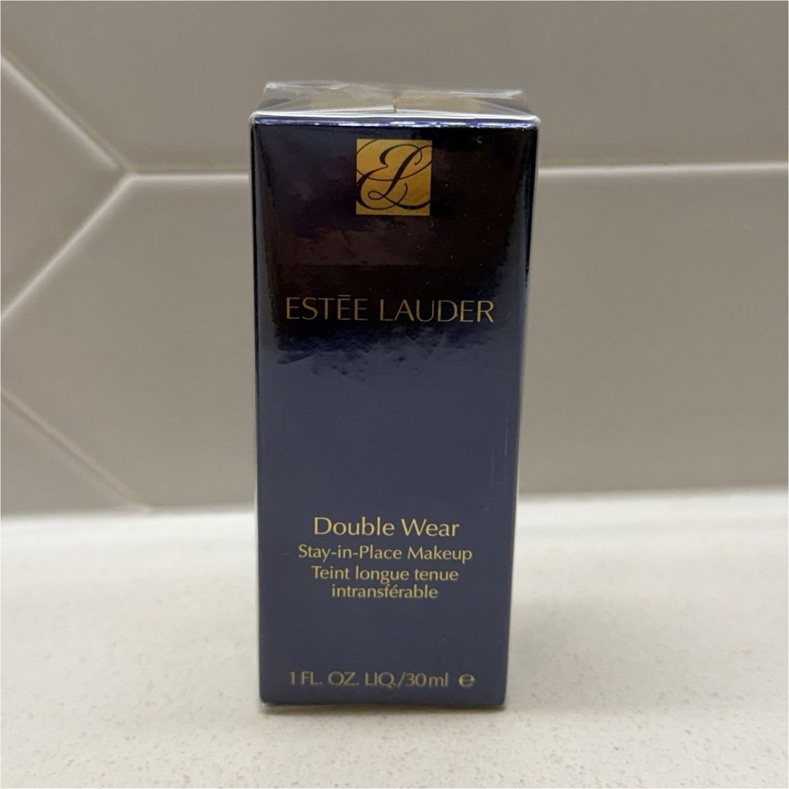 Estée Lauder Double Wear Stay-in-Place Matte Liquid Foundation 1C0 Shell 1 fl oz