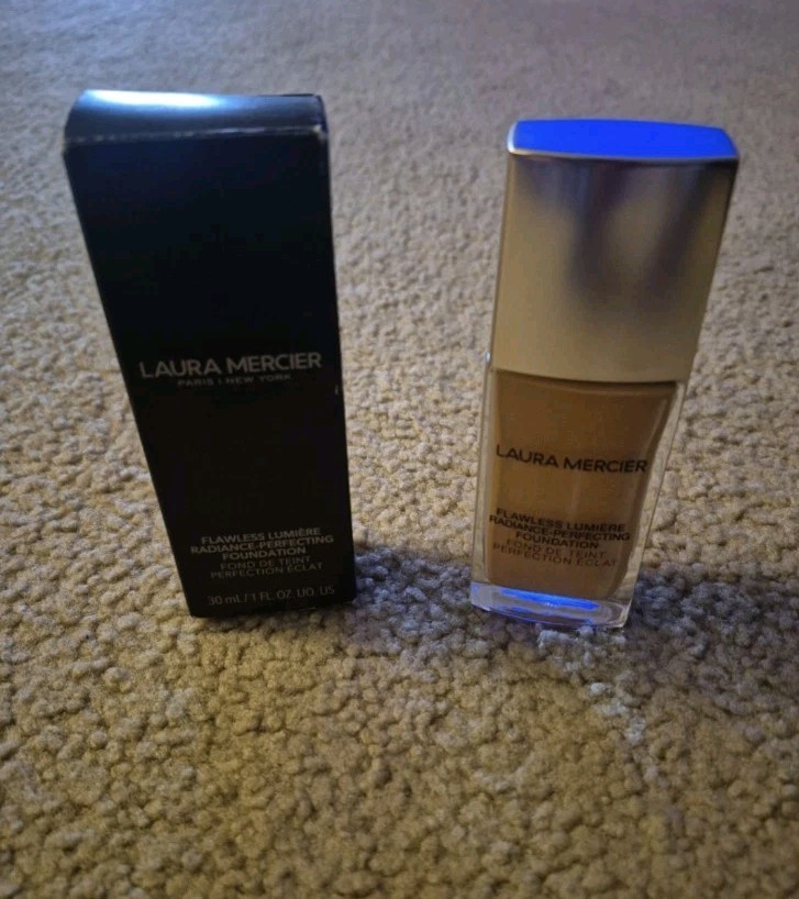 LAURA MERCIER FLAWLESS FOUNDATION 2W2 BUTTERSCOTCH