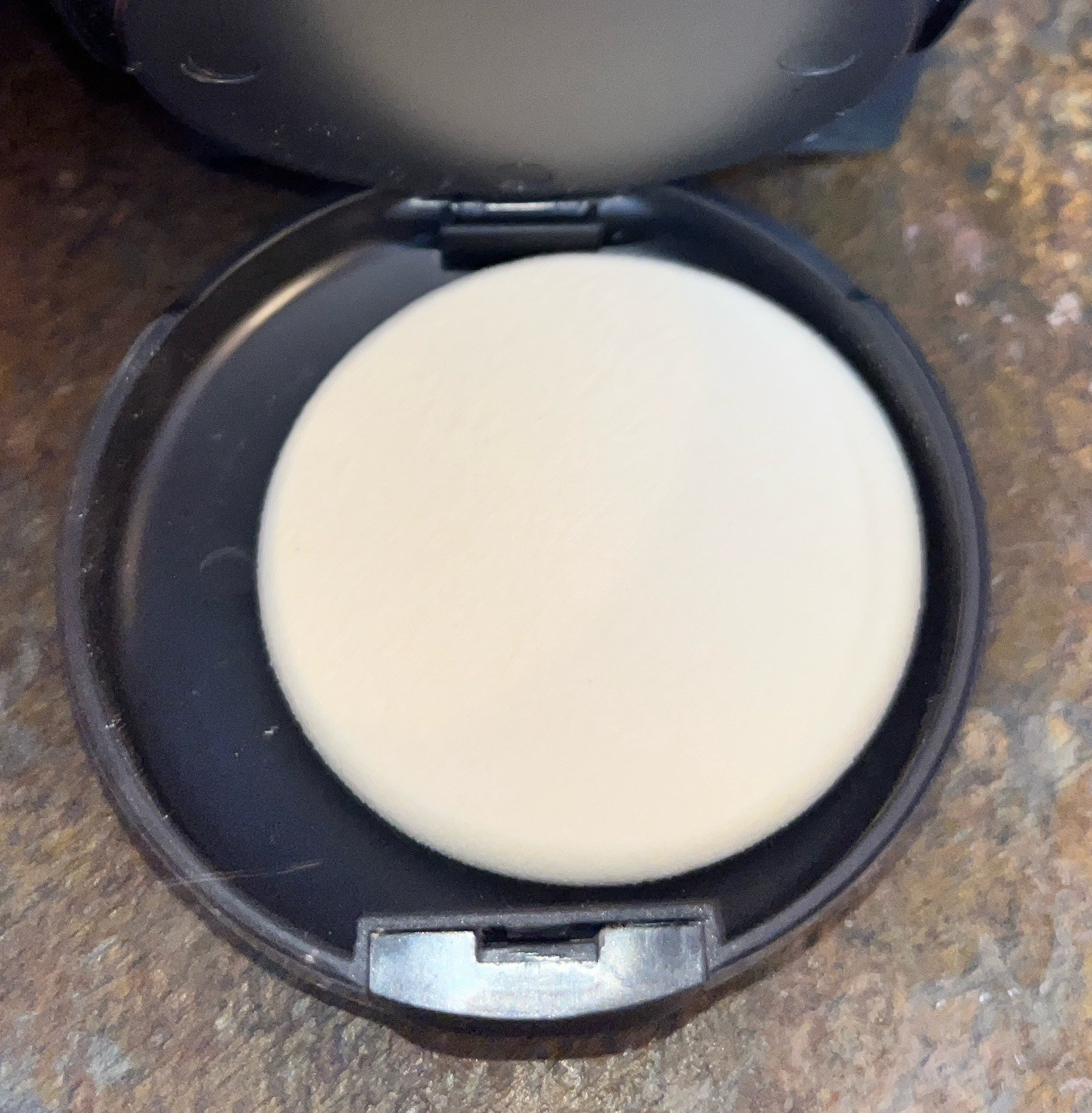 New In Box MAC Studio Fix Pressed Powder Plus Foundation 15g .52Oz NW40